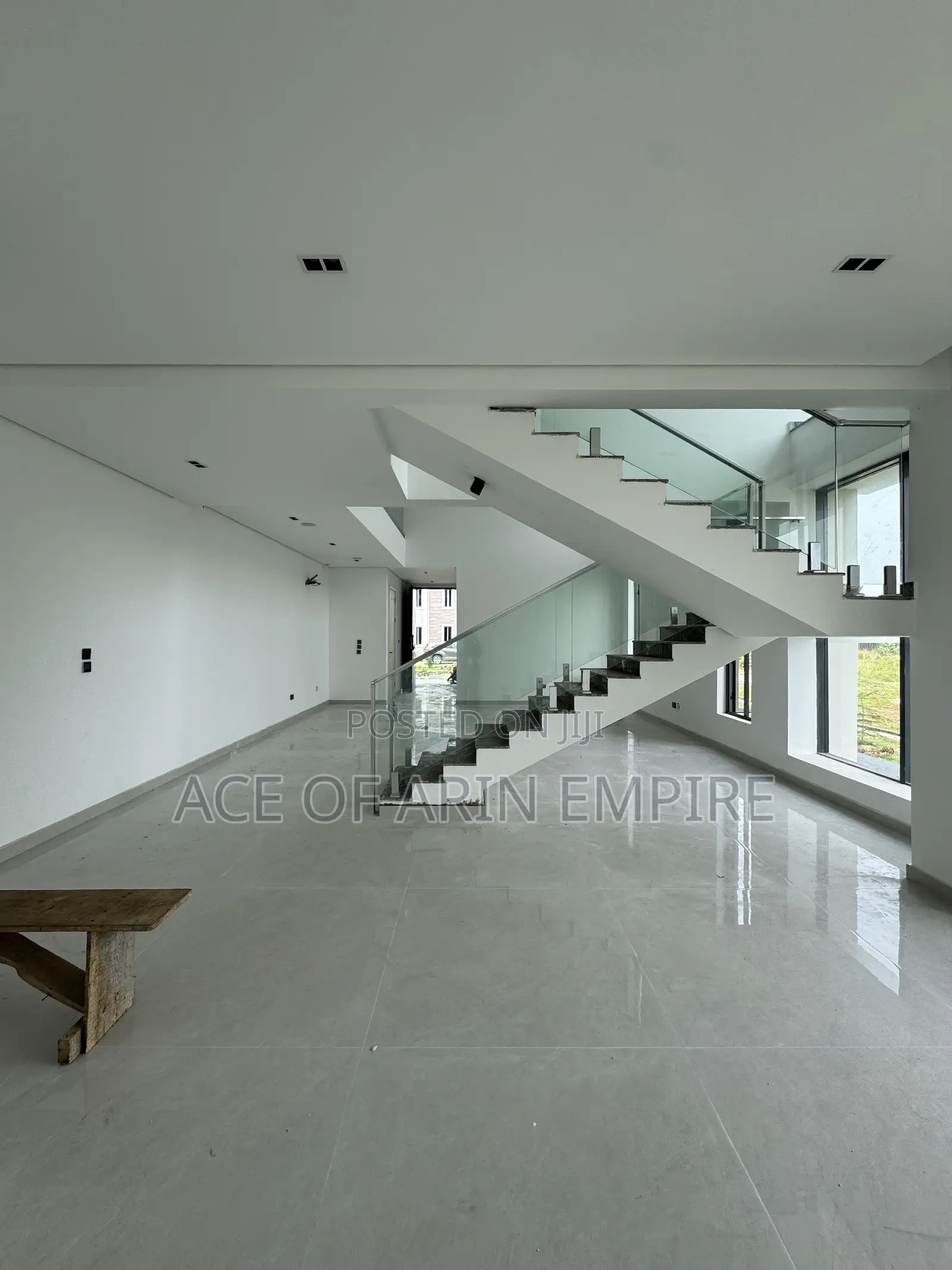 5bdrm Duplex in Ikate for sale in Ikate