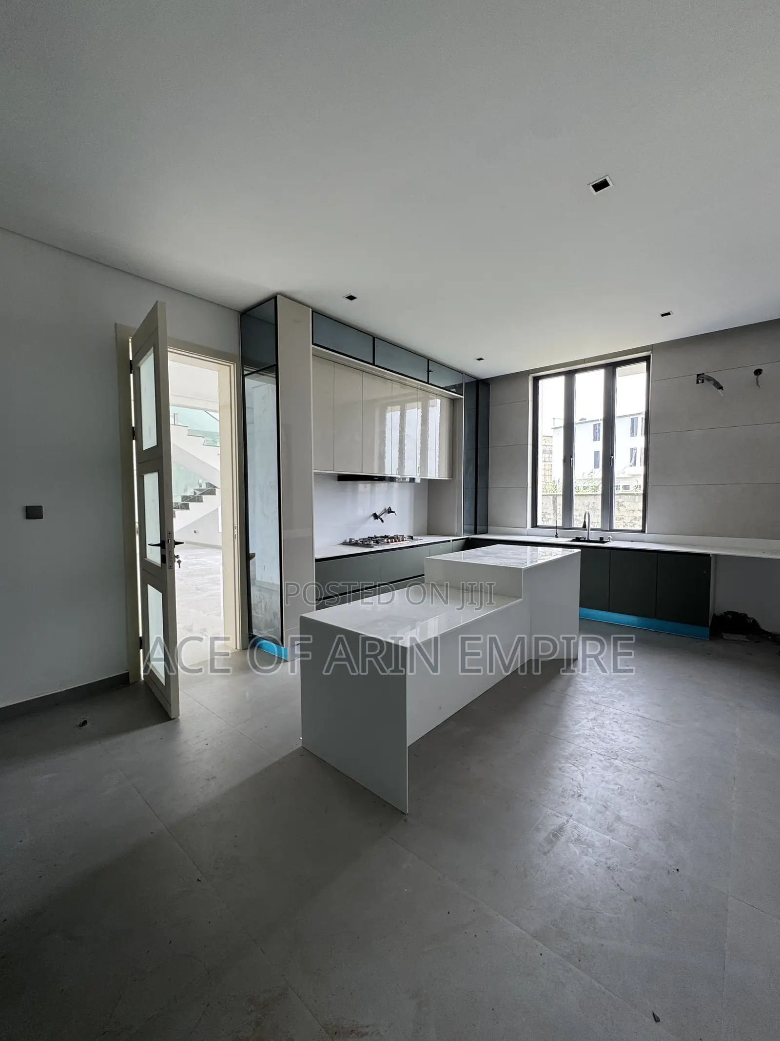 5bdrm Duplex in Ikate for sale in Ikate