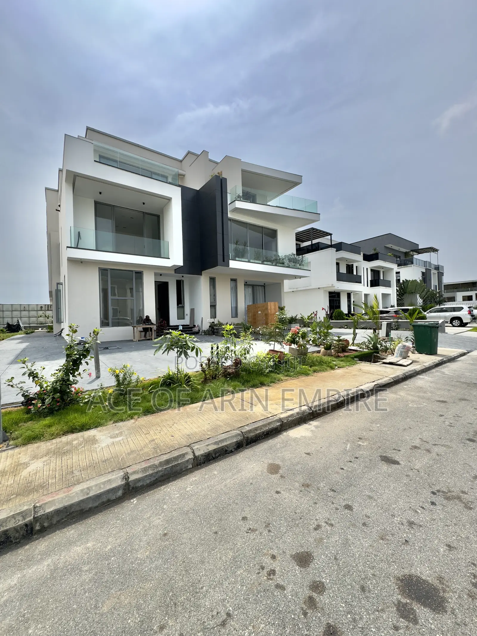 5bdrm Duplex in Ikate for sale in Ikate