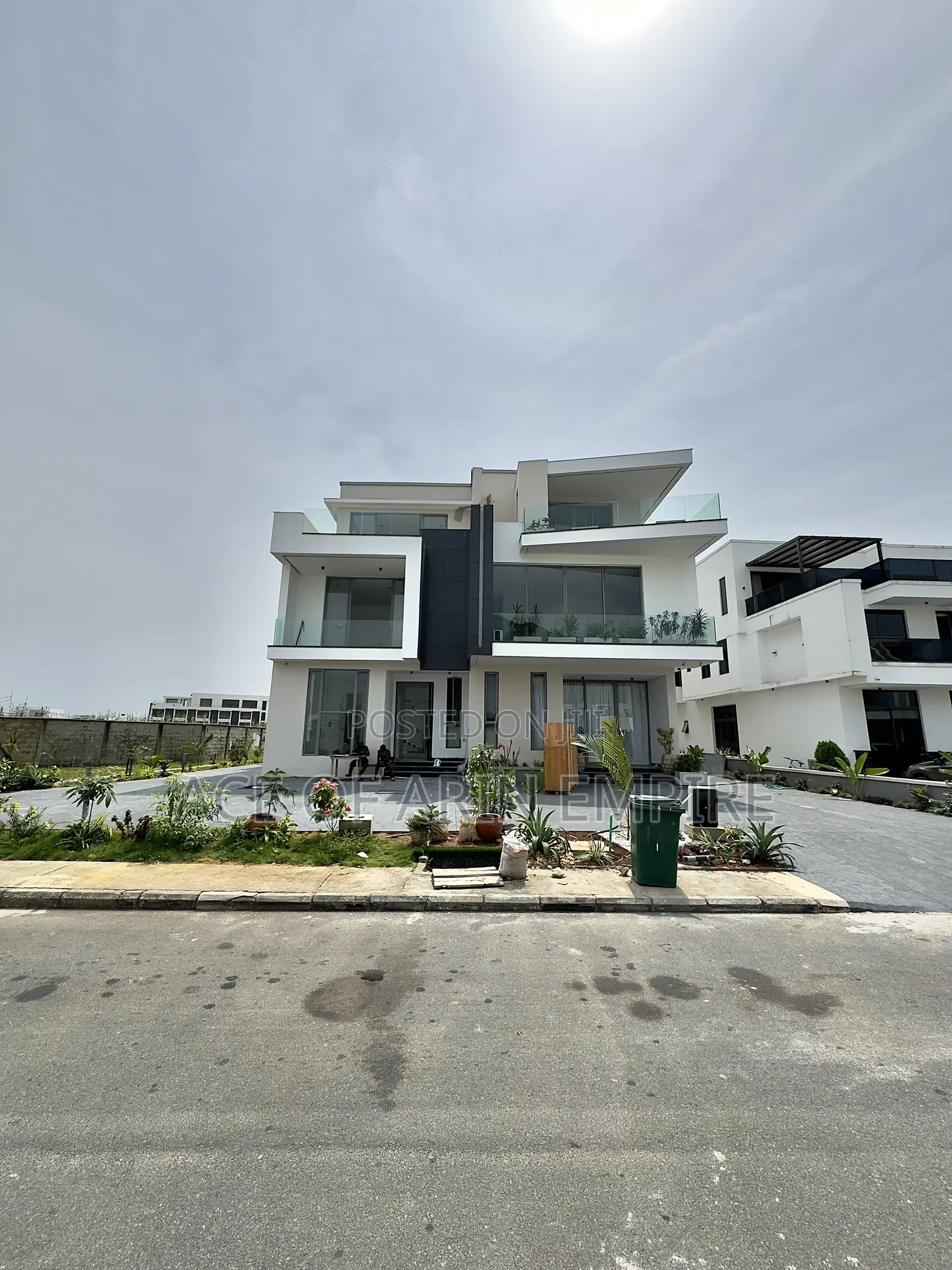 5bdrm Duplex in Ikate for sale in Ikate