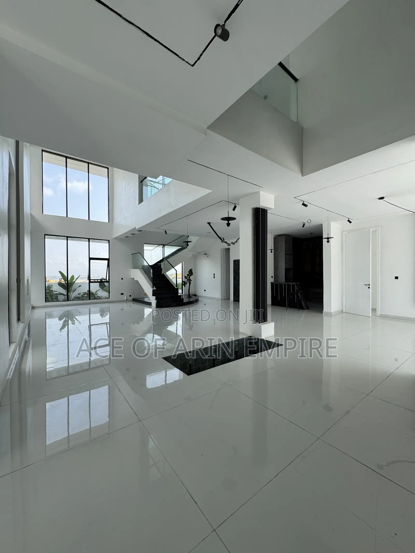 5bdrm Duplex in Osapa London for sale in Osapa london