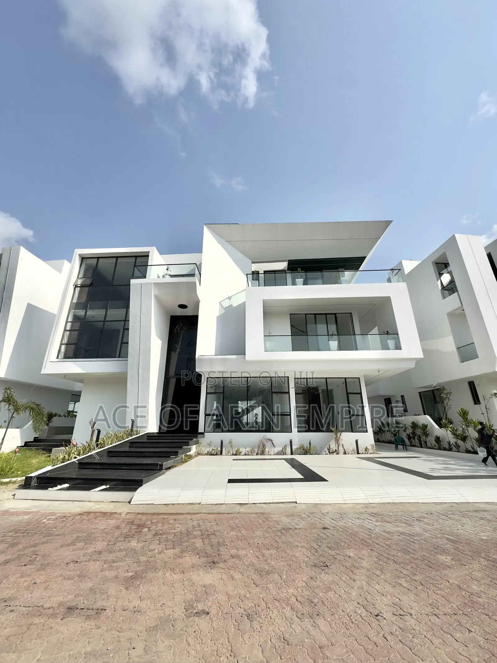 5bdrm Duplex in Osapa London for sale in Osapa london