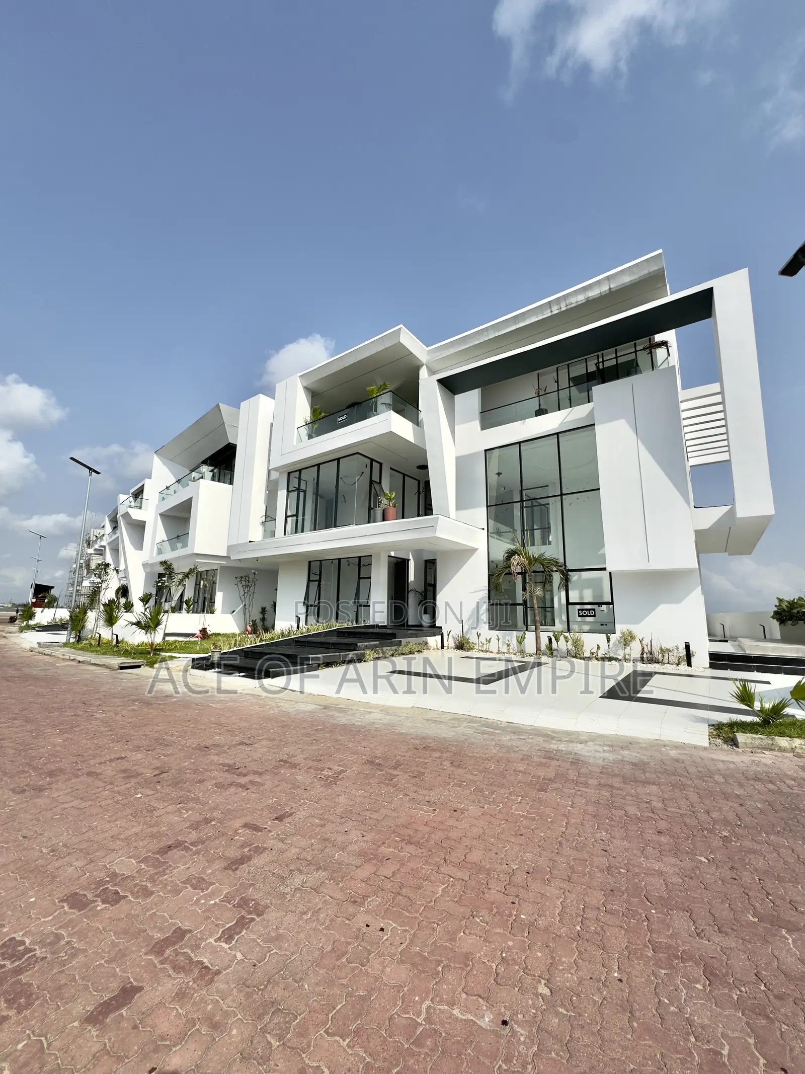 5bdrm Duplex in Osapa London for sale in Osapa london