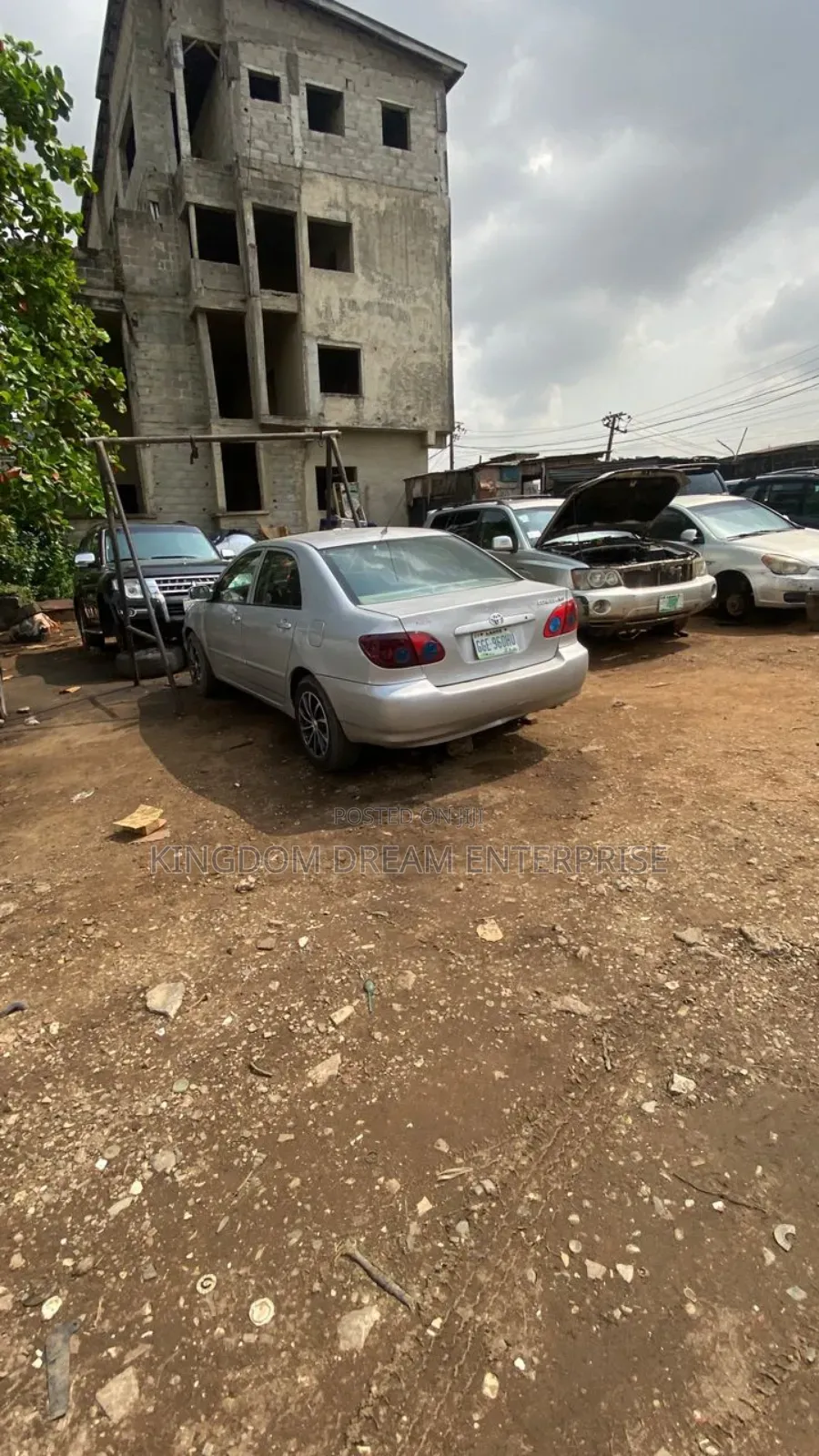 Fenced and Gated 1,430sqm Land Mixed L Development.
Price: N600 in Opebi