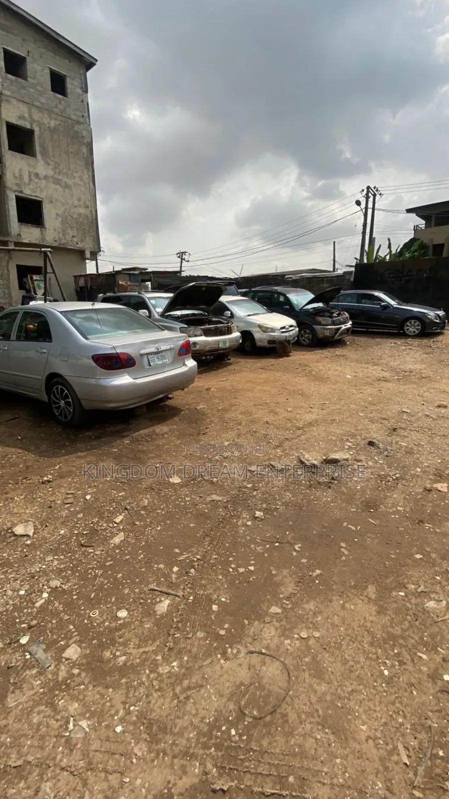 Fenced and Gated 1,430sqm Land Mixed L Development.
Price: N600 in Opebi
