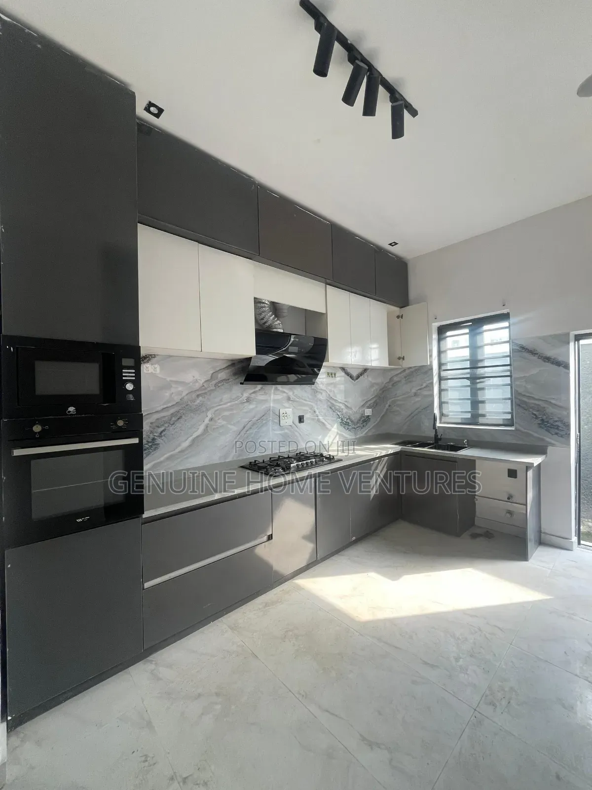 4bdrm Duplex in Ikota for sale in Ikota