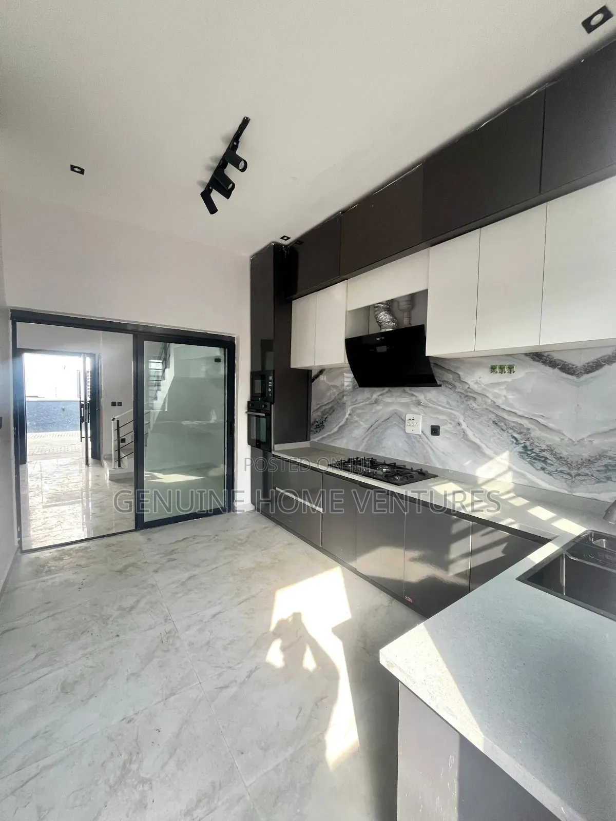 4bdrm Duplex in Ikota for sale in Ikota