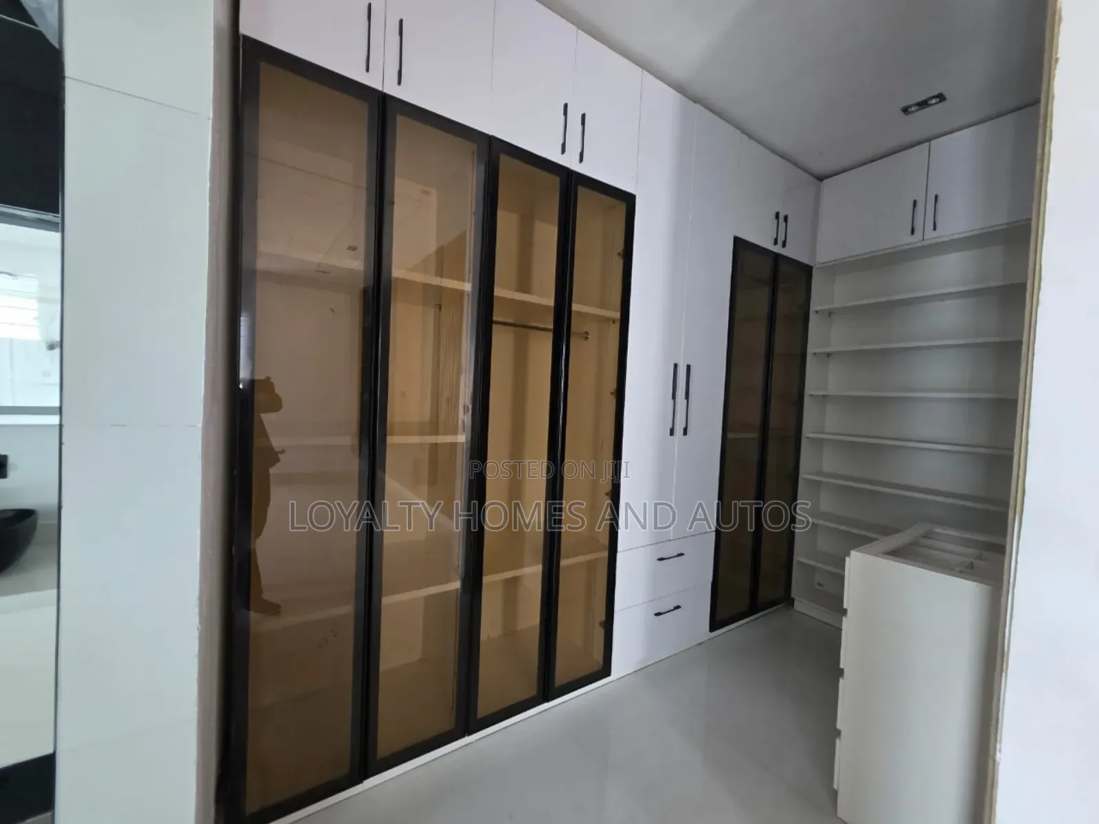 5bdrm Duplex in Ologolo for sale in Ologolo