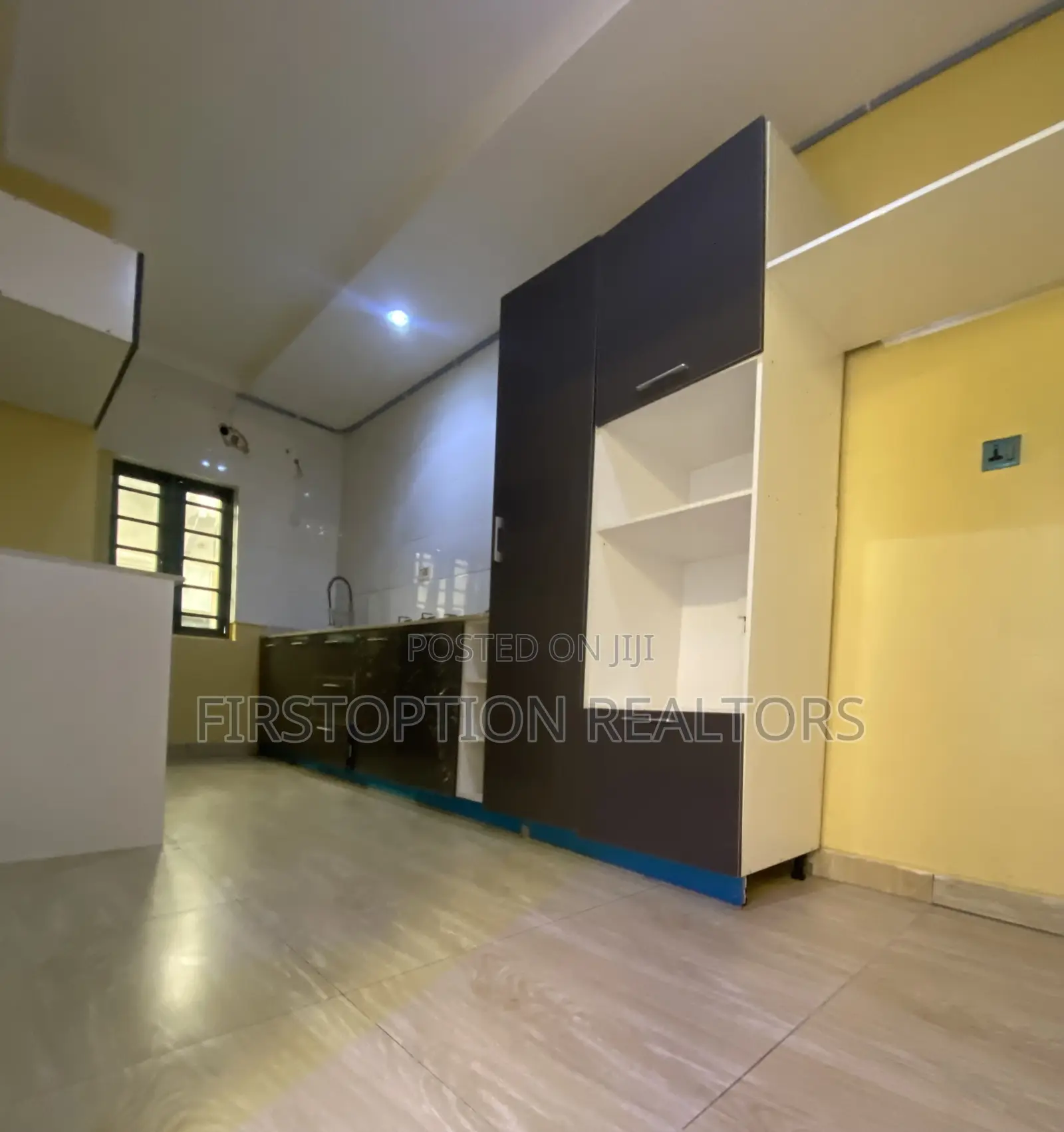 3bdrm Townhouse/Terrace in Pennek Estate, Off Lekki-Epe Expressway in Off Lekki-Epe Expressway