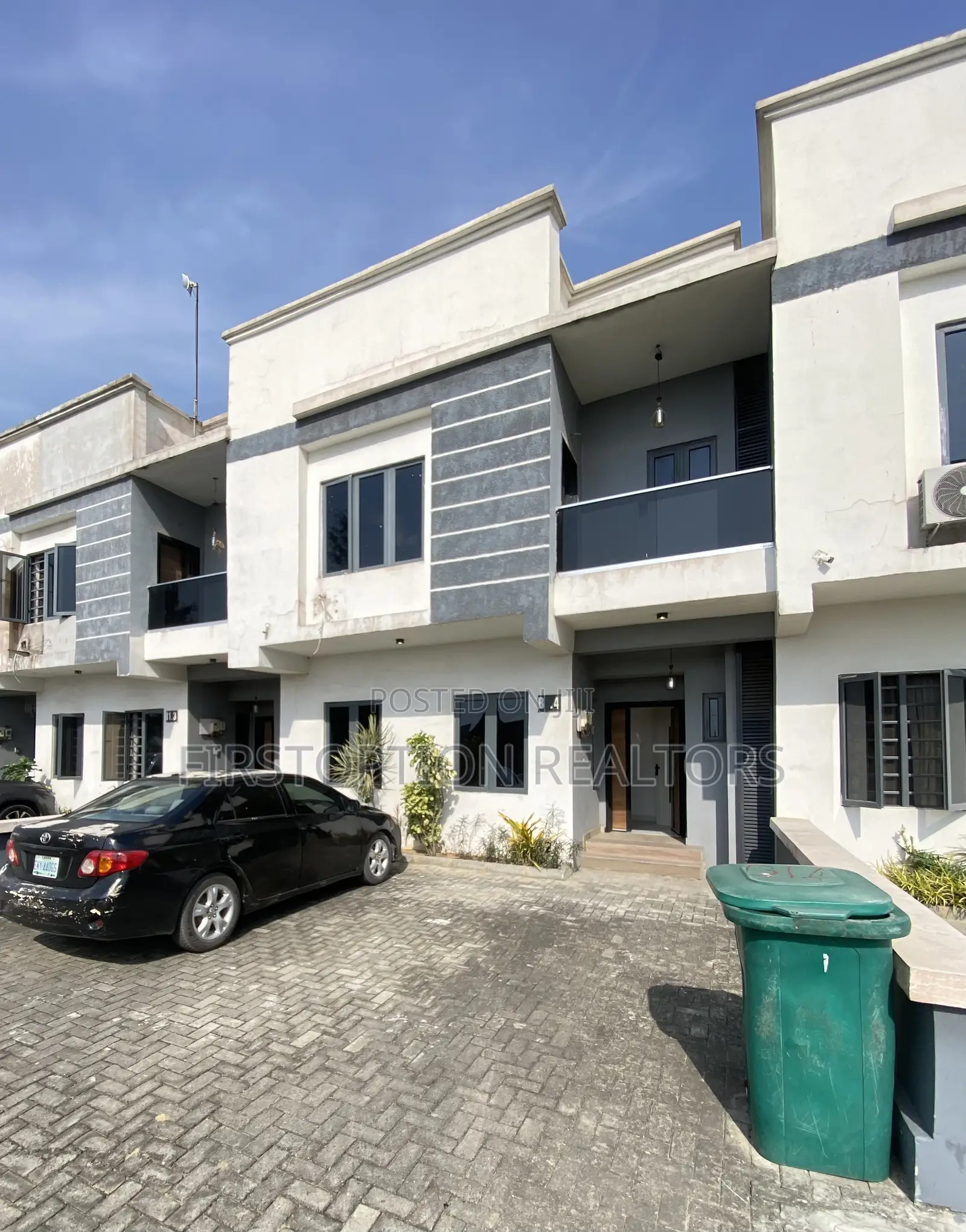 3bdrm Townhouse/Terrace in Pennek Estate, Off Lekki-Epe Expressway in Off Lekki-Epe Expressway