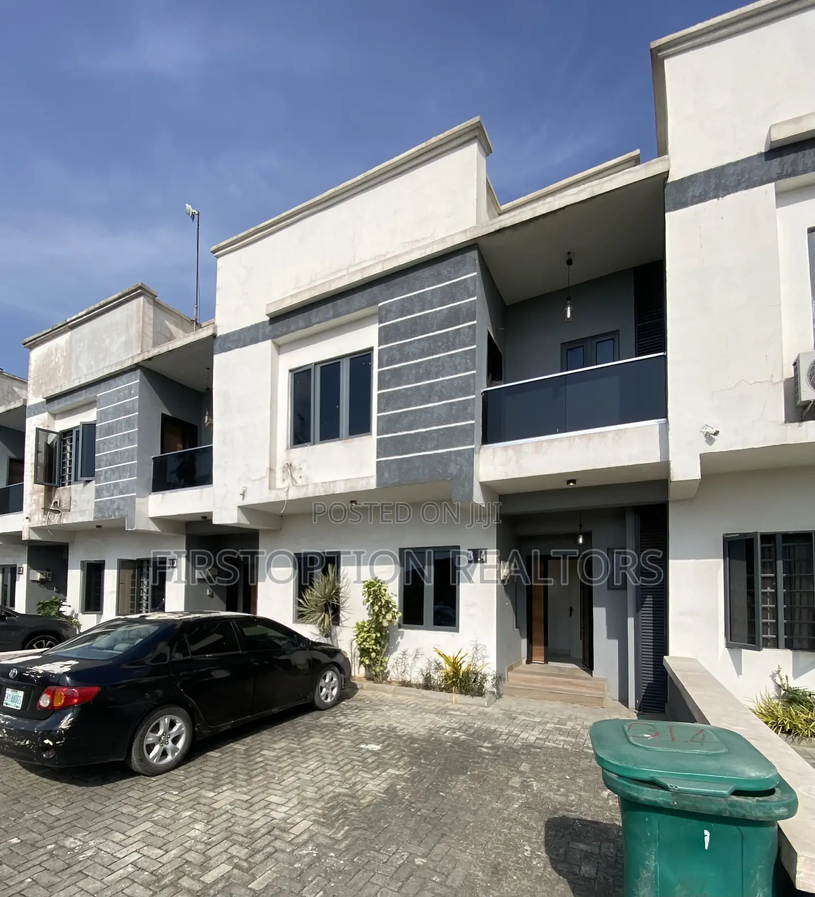 3bdrm Townhouse/Terrace in Pennek Estate, Off Lekki-Epe Expressway in Off Lekki-Epe Expressway