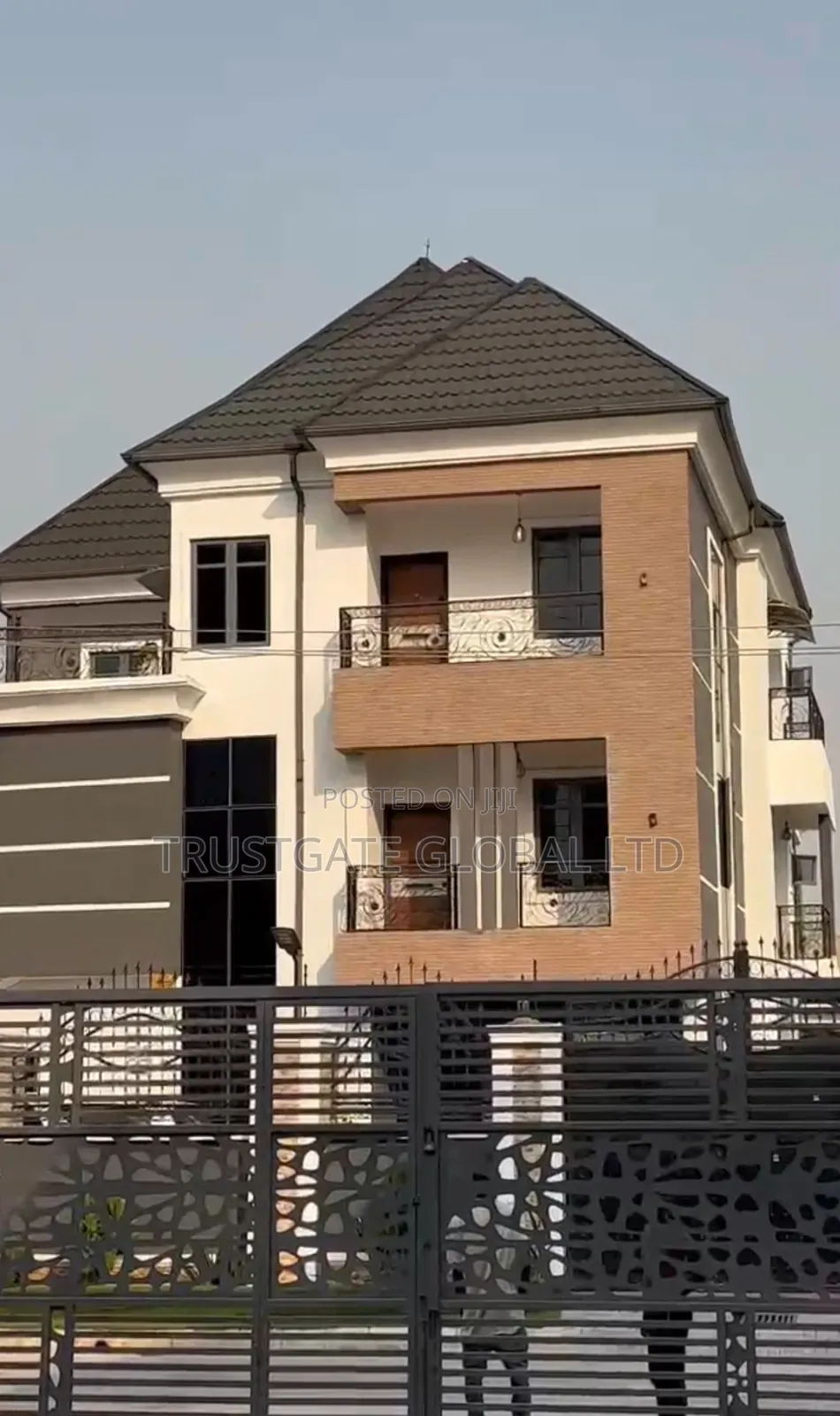 5bdrm Duplex in Lommod Gardens, Ago Palace for sale in Ago Palace