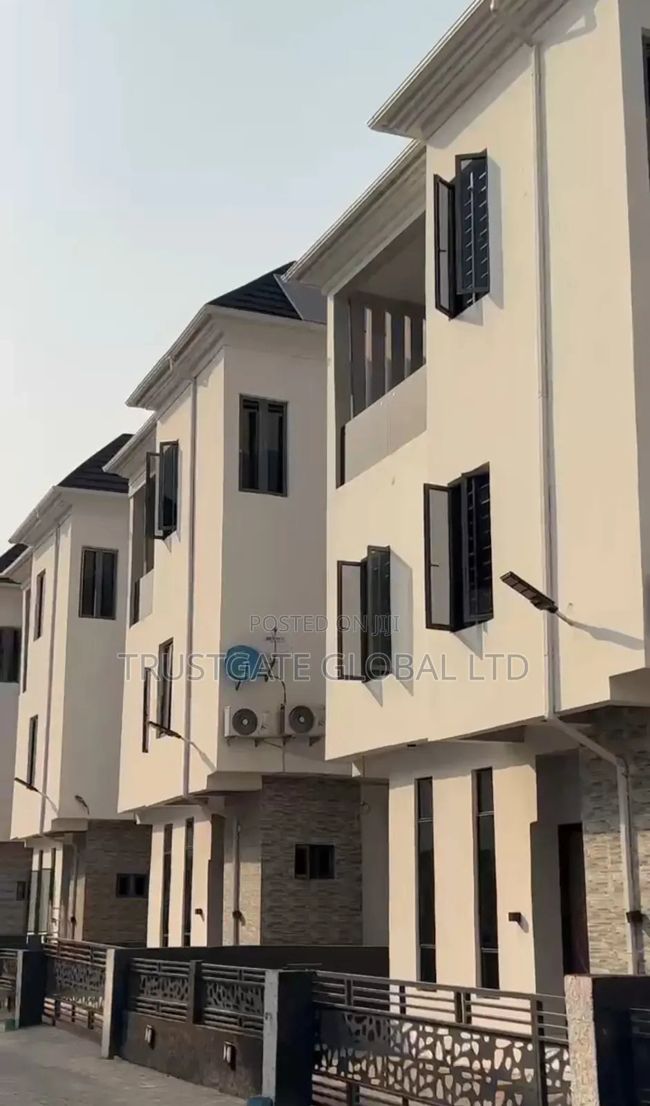 5bdrm Duplex in Lommod Gardens, Ago Palace for sale in Ago Palace