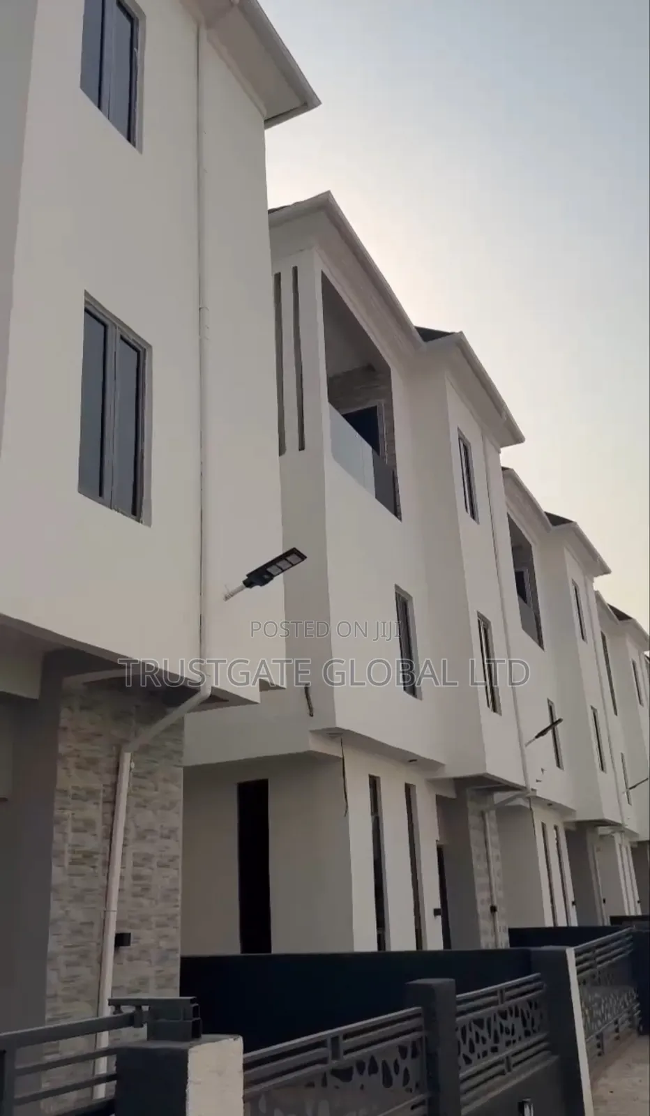 5bdrm Duplex in Lommod Gardens, Ago Palace for sale in Ago Palace