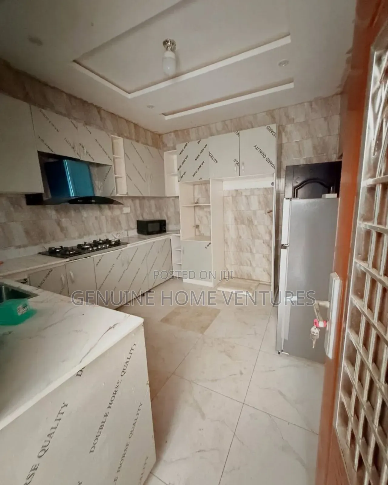 4bdrm Duplex in Anthony for sale in Anthony Village