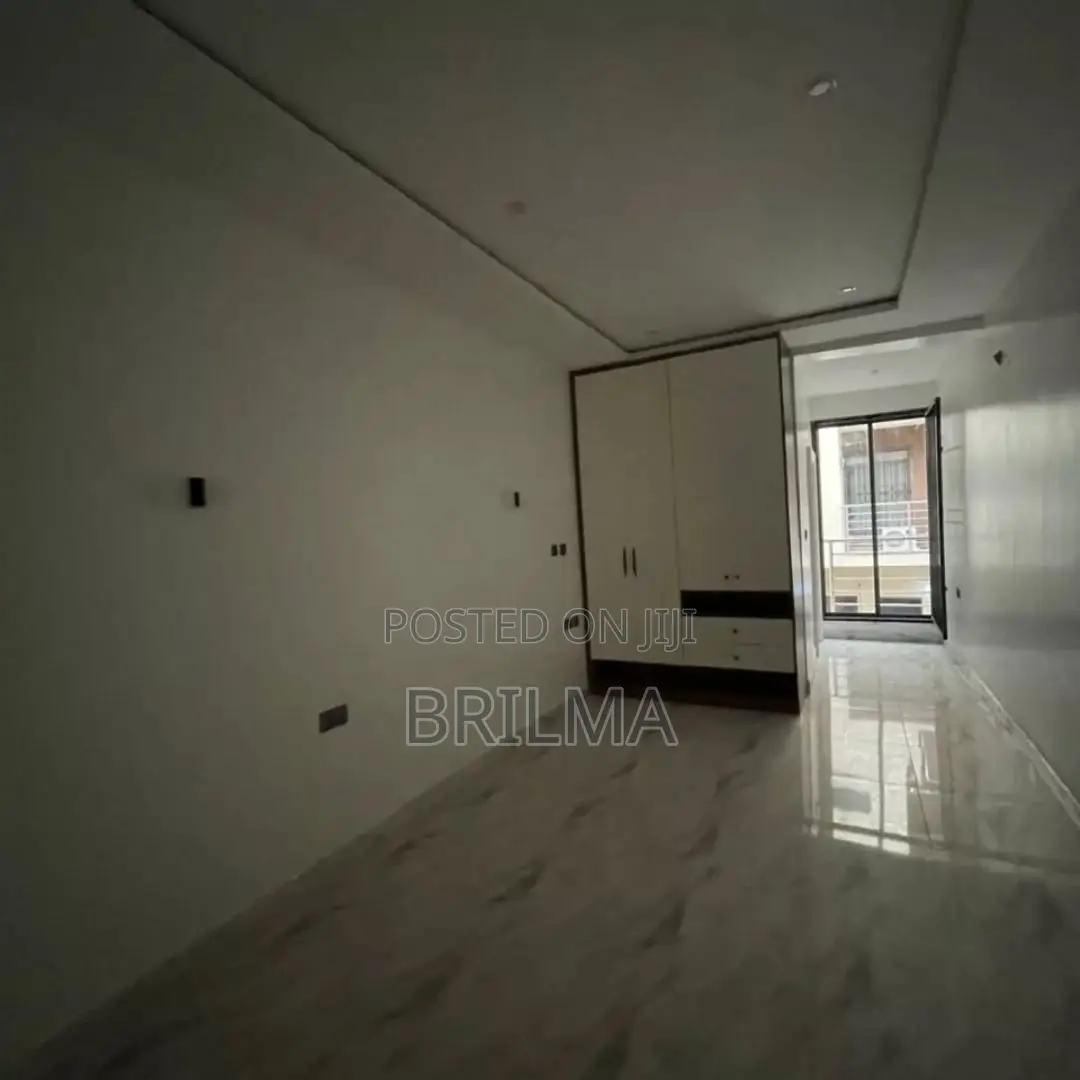 4bdrm Duplex in Apo District for sale in Apo District