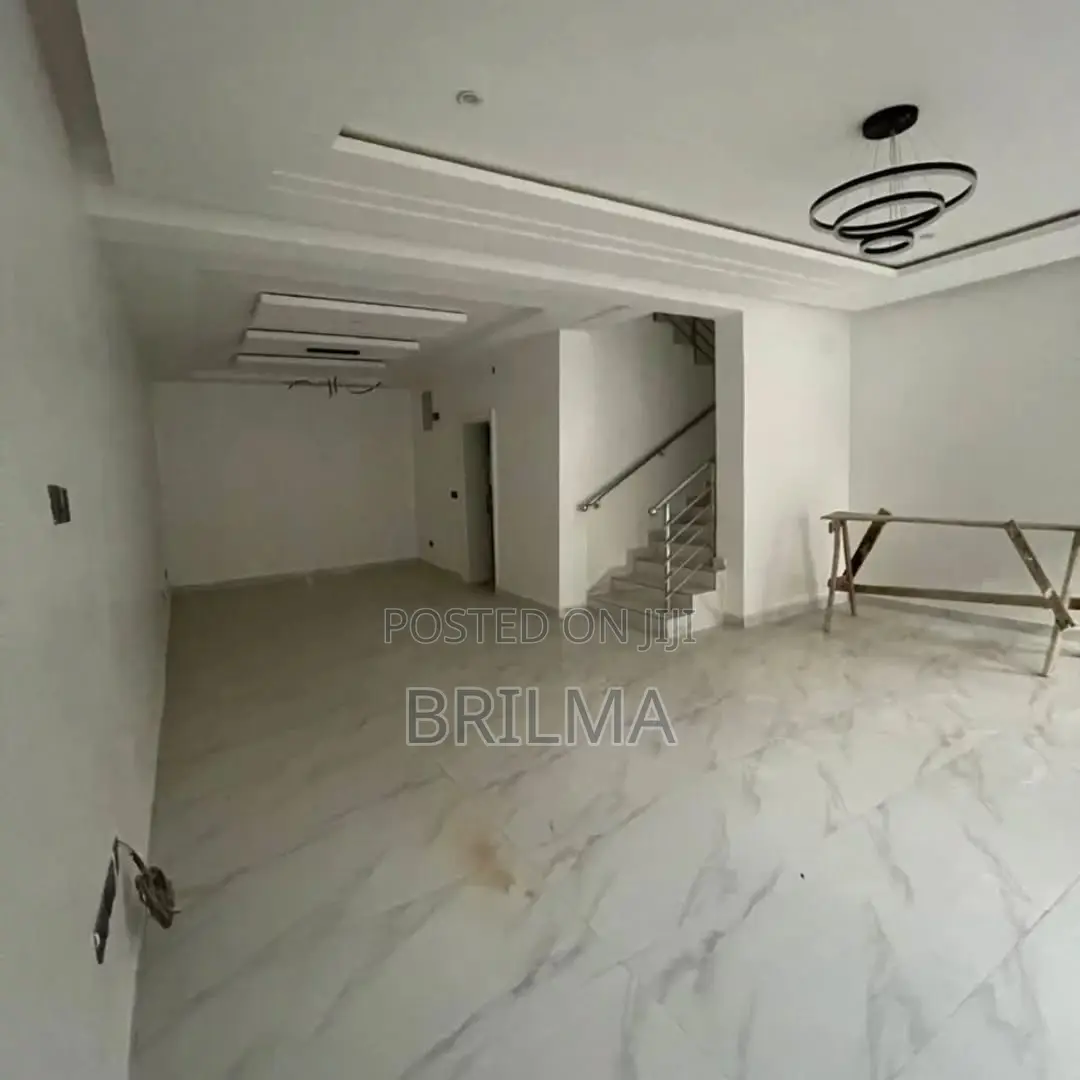 4bdrm Duplex in Apo District for sale in Apo District