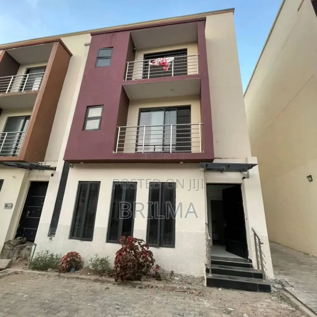 4bdrm Duplex in Apo District for sale in Apo District