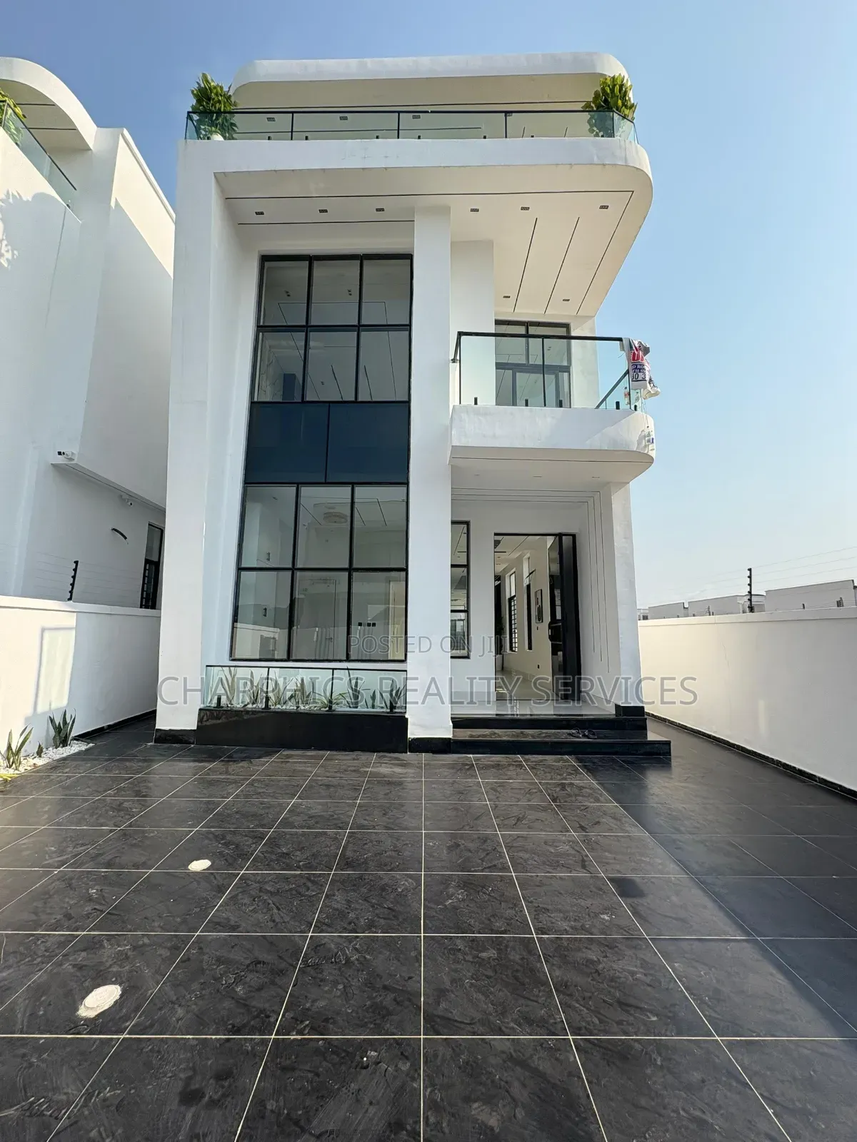 5bdrm Duplex in Lekki Phase 2 for sale in Lekki Phase 2