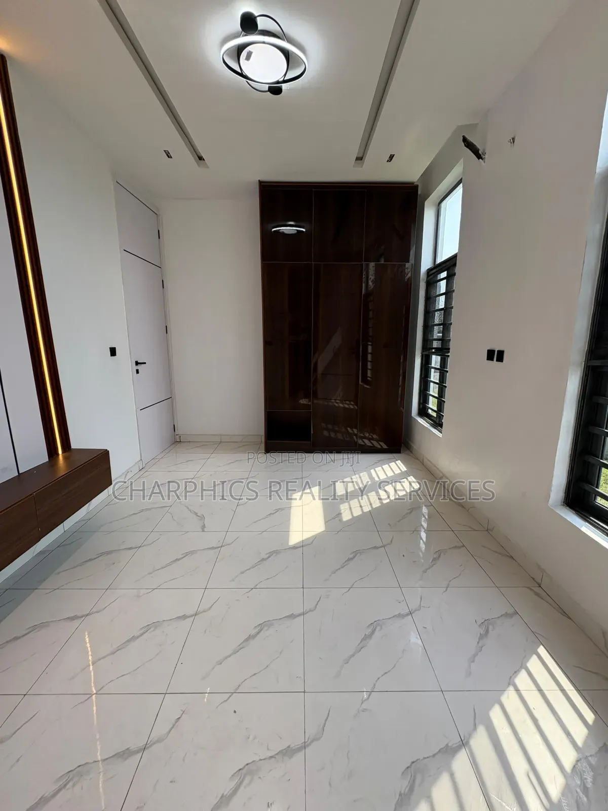 5bdrm Duplex in Lekki Phase 2 for sale in Lekki Phase 2