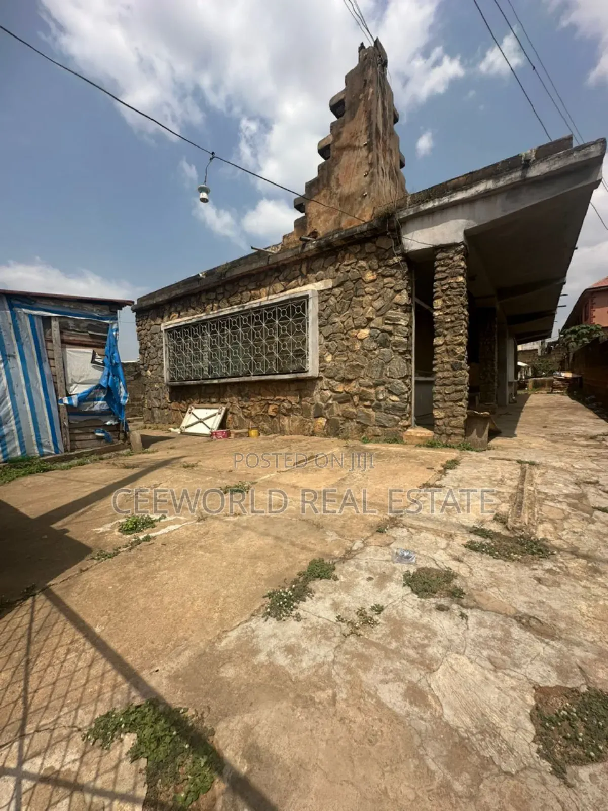 A Commercial Building on 500sqm at Oke Itunu Off Mokola in Dugbe (Onireke)