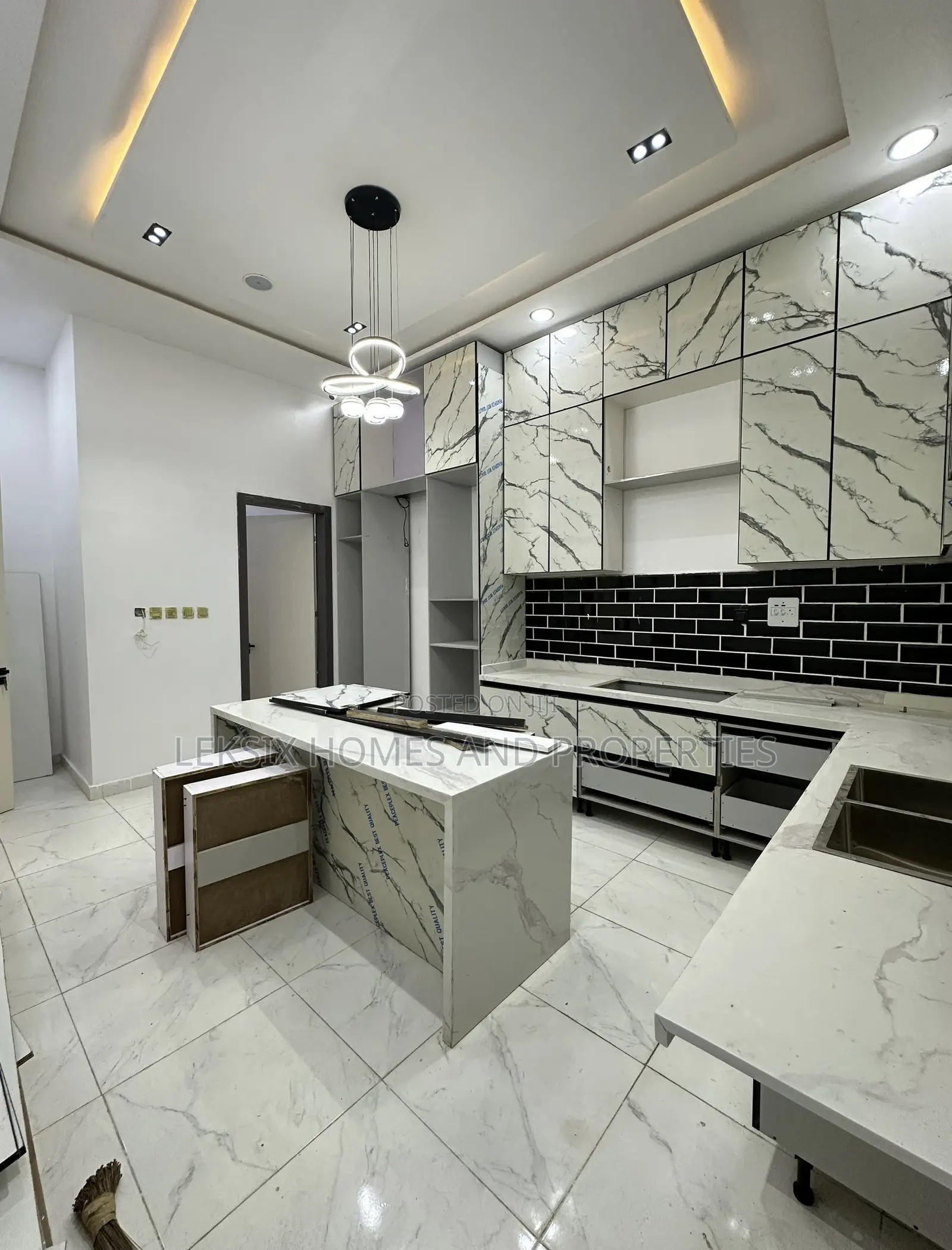 5bdrm Duplex in A Well Secured, Ikate for sale in Ikate