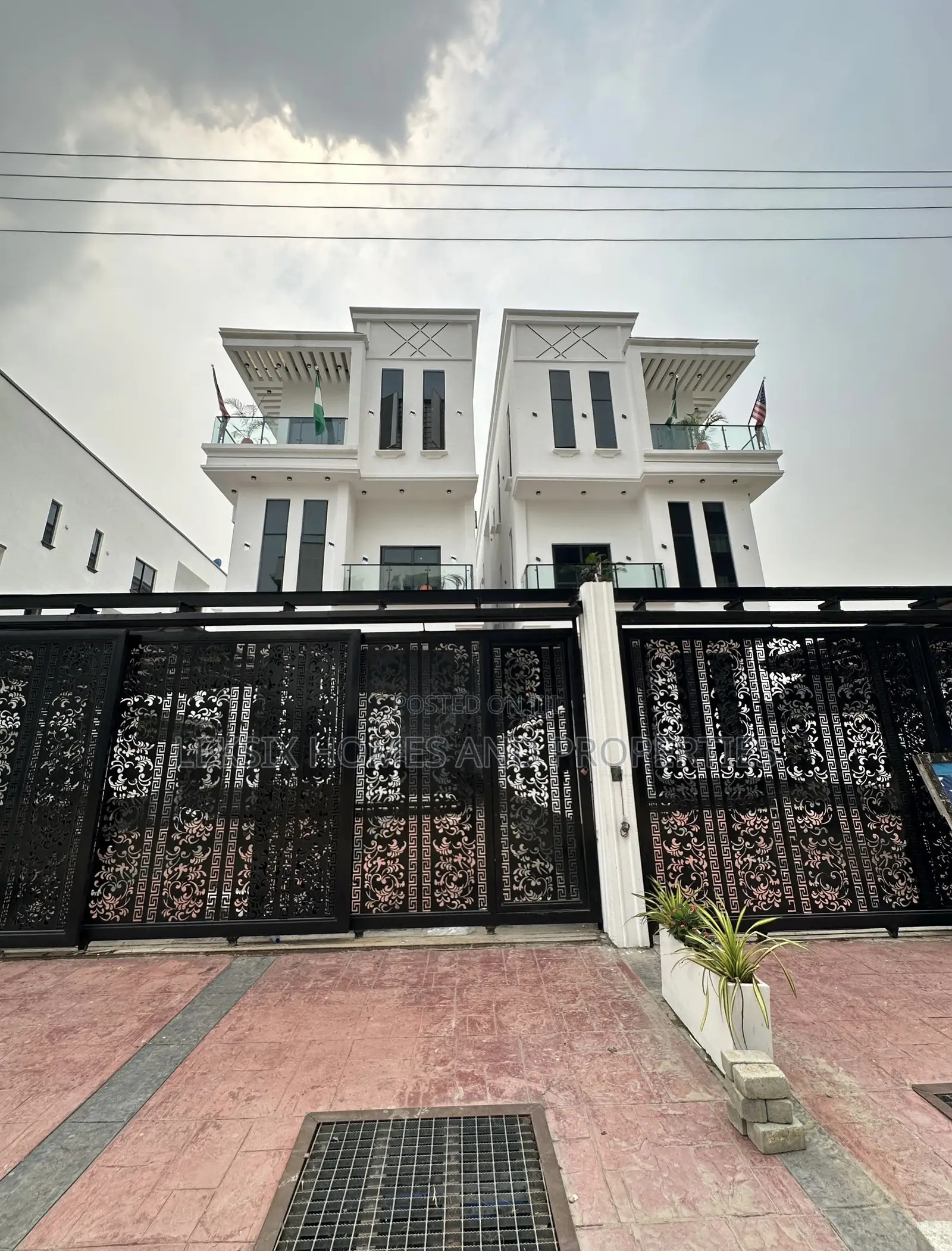 5bdrm Duplex in A Well Secured, Ikate for sale in Ikate