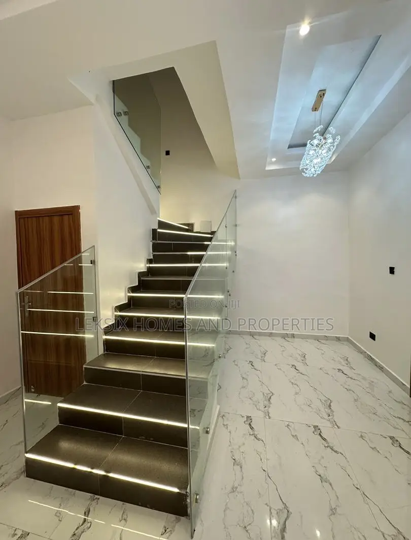 4bdrm Townhouse/Terrace in A Well Secured, Lekki Phase 2 for sale in Lekki Phase 2