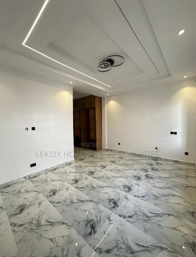 4bdrm Townhouse/Terrace in A Well Secured, Lekki Phase 2 for sale in Lekki Phase 2
