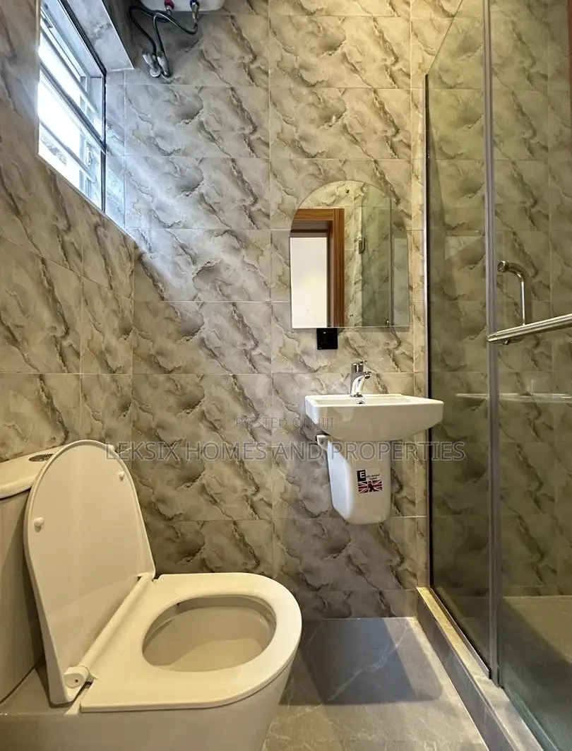 4bdrm Townhouse/Terrace in A Well Secured, Lekki Phase 2 for sale in Lekki Phase 2