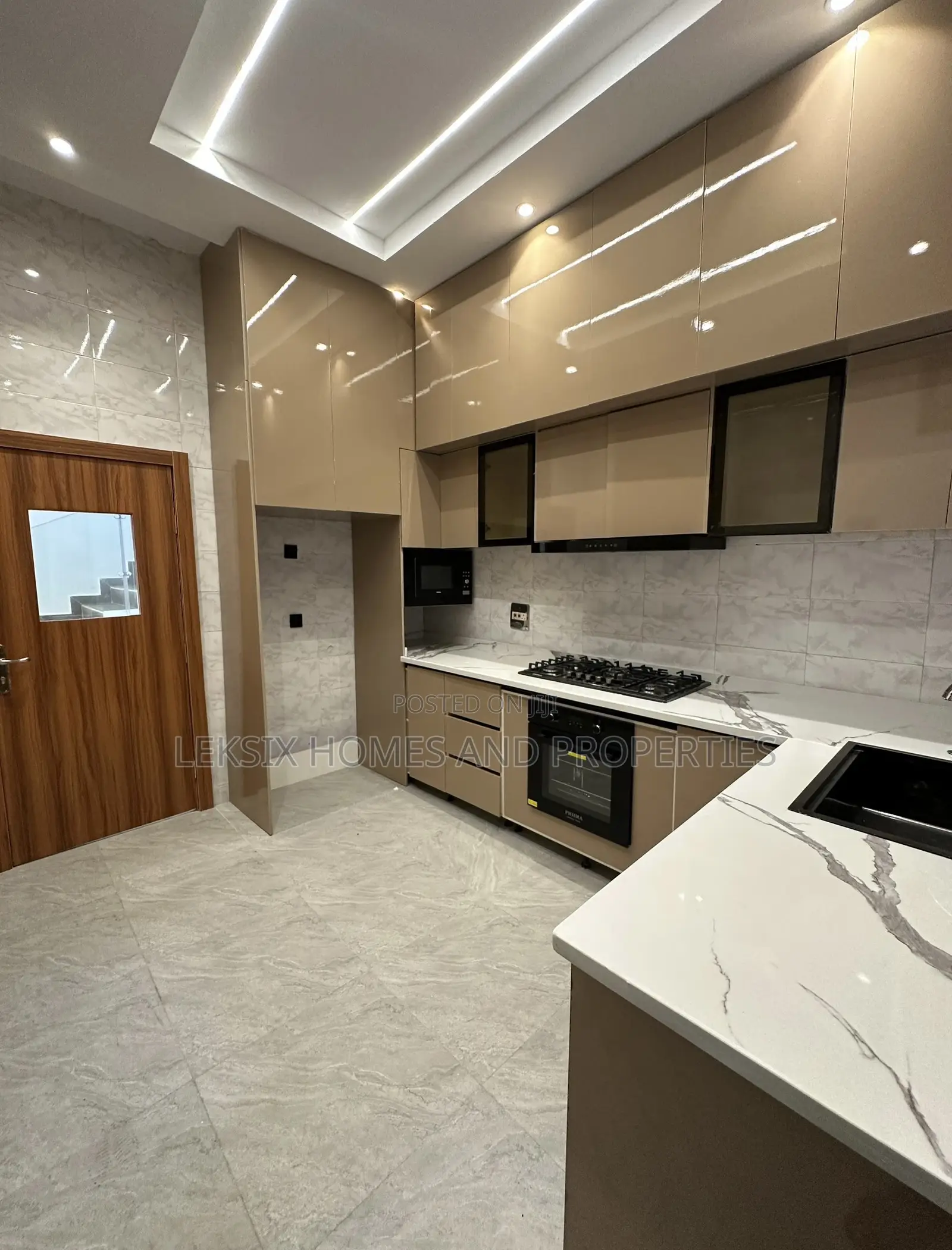 4bdrm Townhouse/Terrace in A Well Secured, Lekki Phase 2 for sale in Lekki Phase 2
