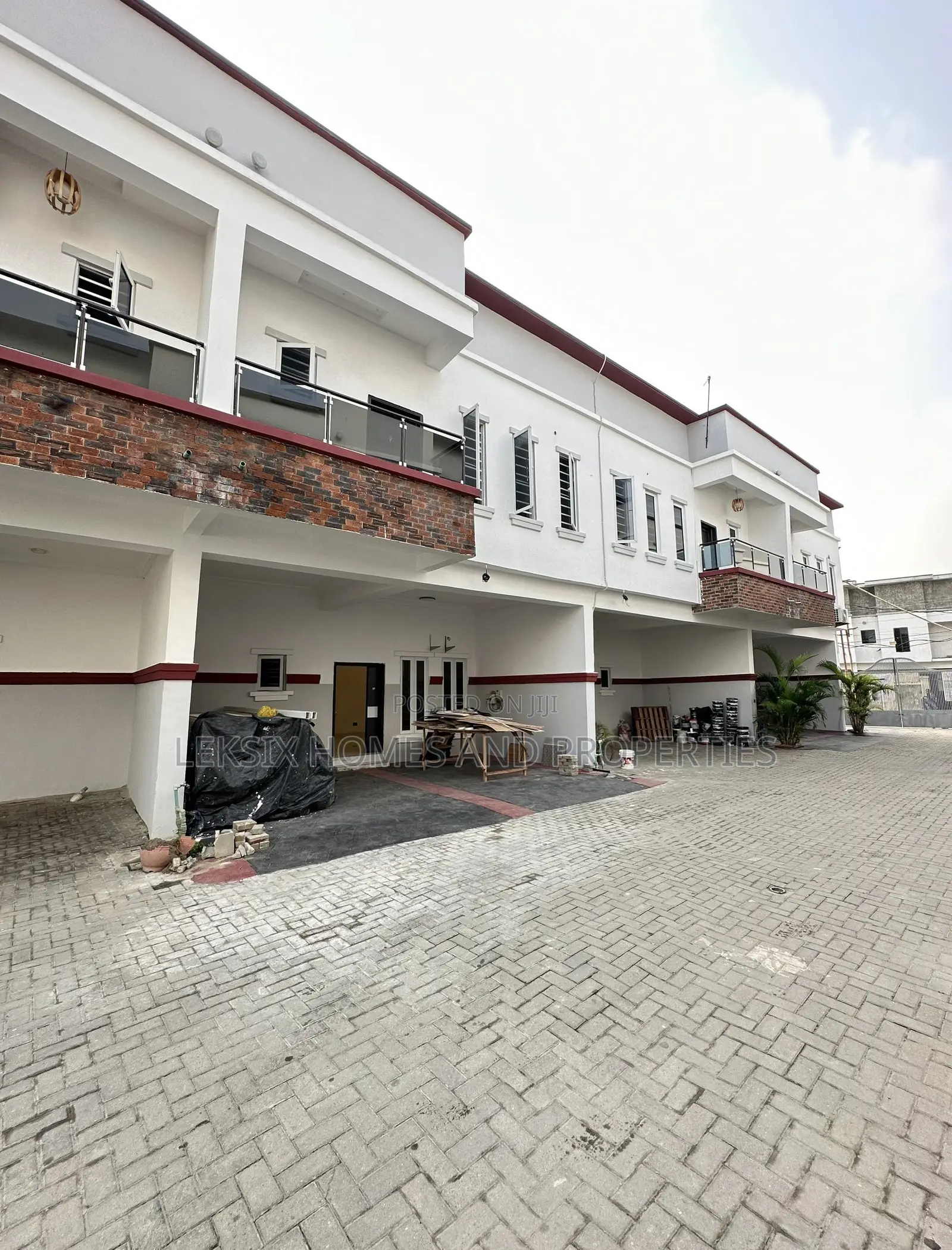 4bdrm Townhouse/Terrace in A Well Secured, Lekki Phase 2 for sale in Lekki Phase 2
