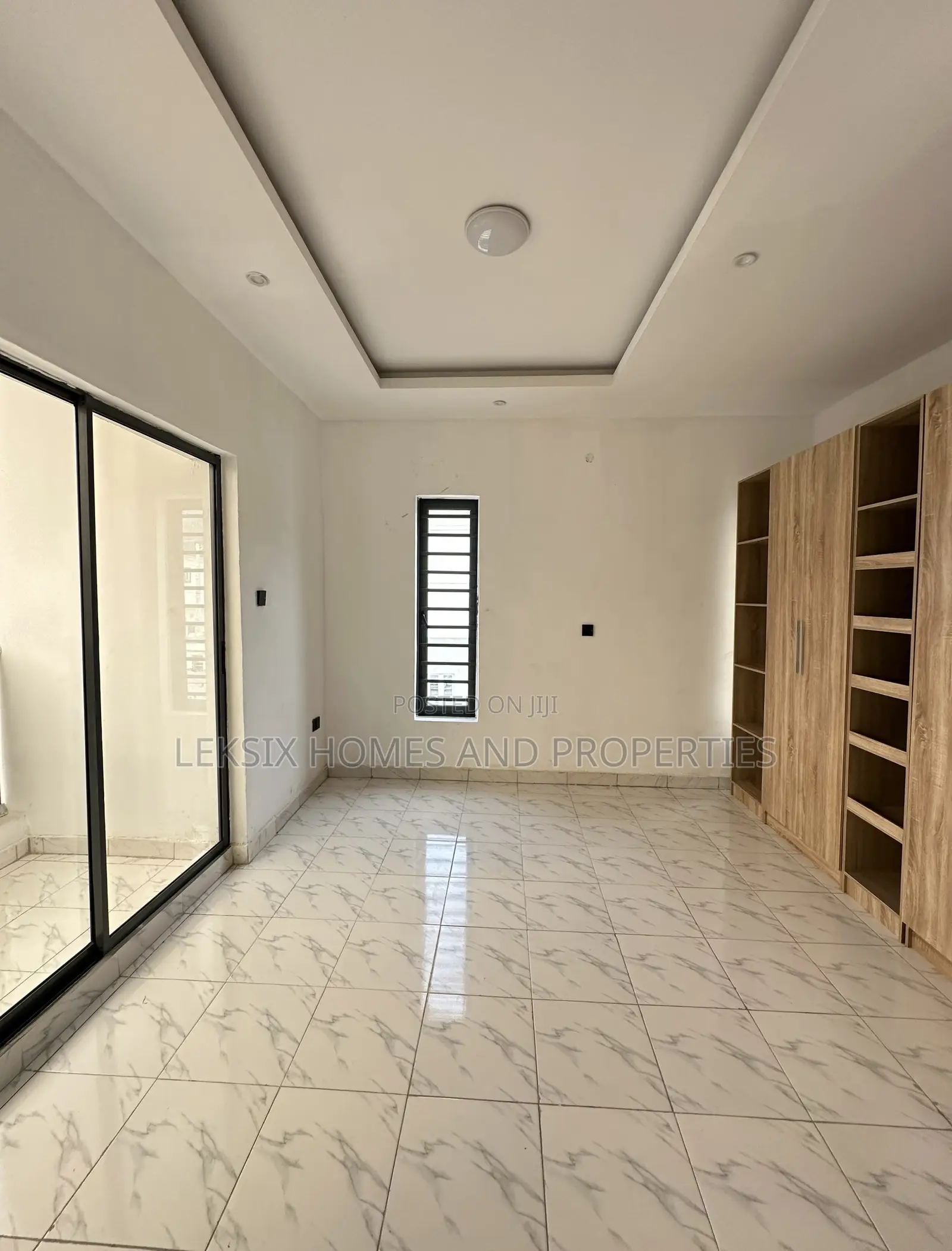 5bdrm Townhouse/Terrace in A Well Secured, Lekki Phase 2 for sale in Lekki Phase 2