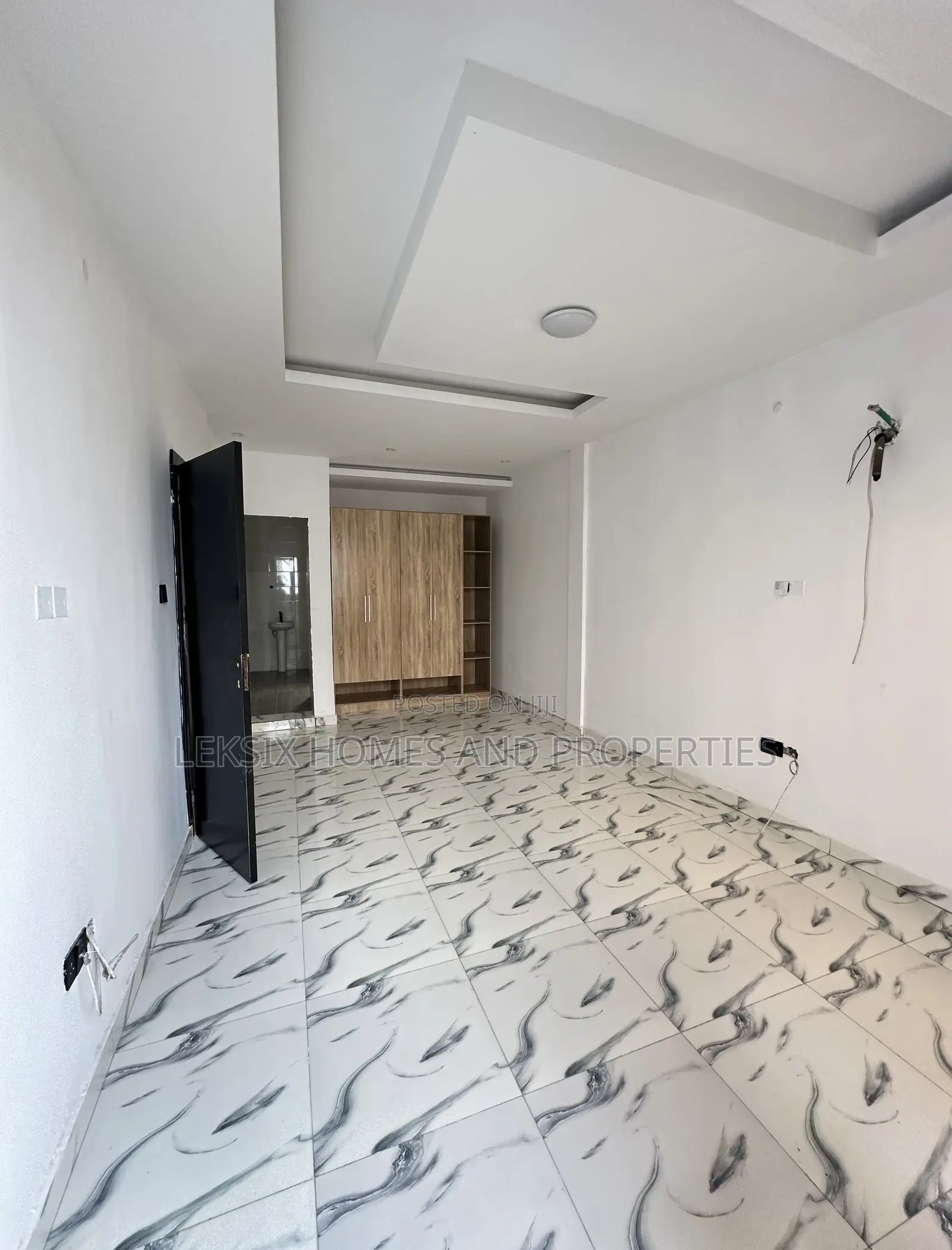 5bdrm Townhouse/Terrace in A Well Secured, Lekki Phase 2 for sale in Lekki Phase 2