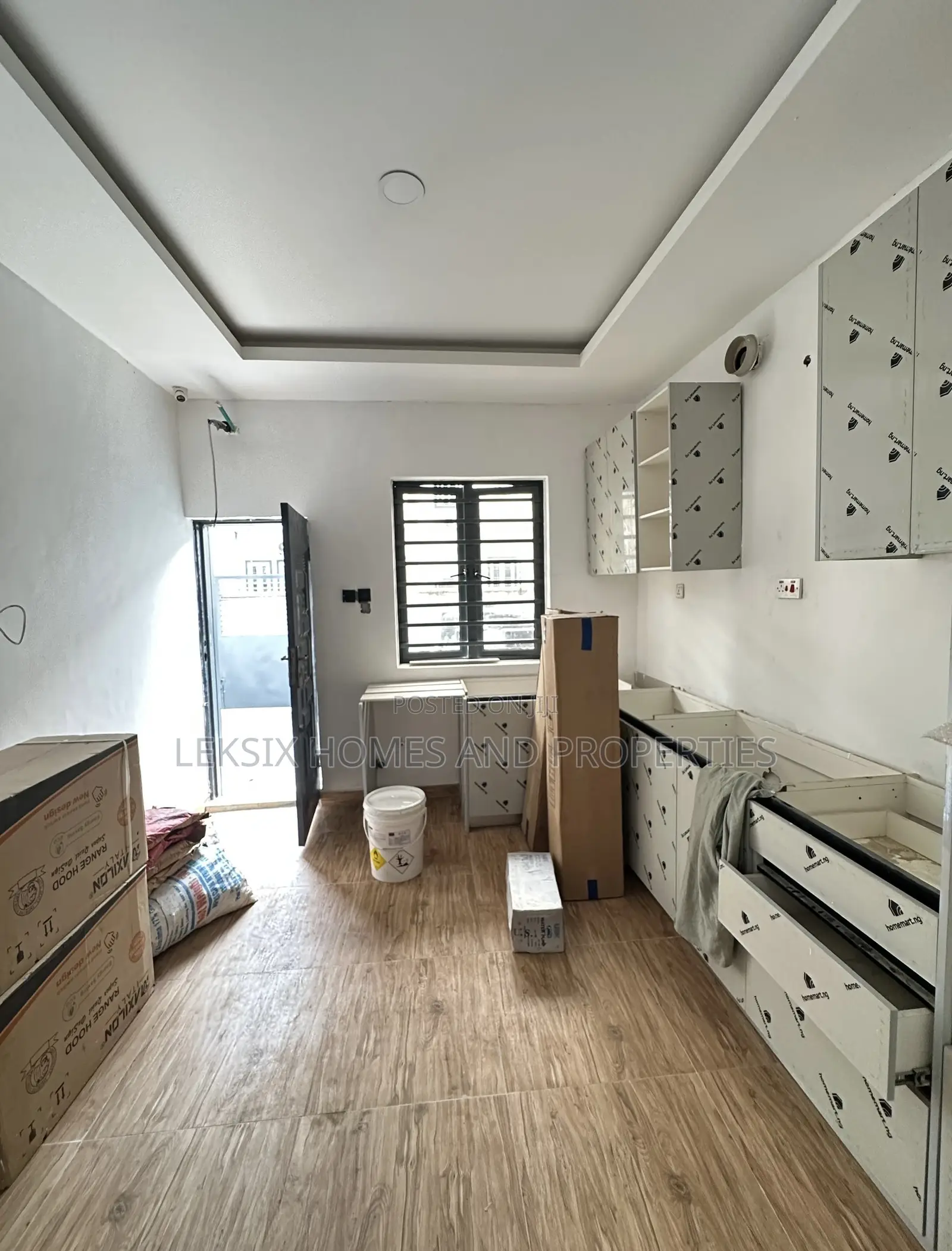 5bdrm Townhouse/Terrace in A Well Secured, Lekki Phase 2 for sale in Lekki Phase 2