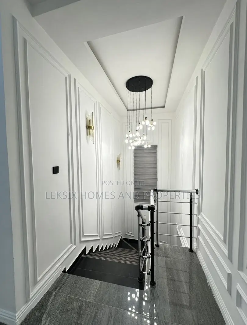 4bdrm Duplex in A Well Secured, Lekki Phase 2 for sale in Lekki Phase 2