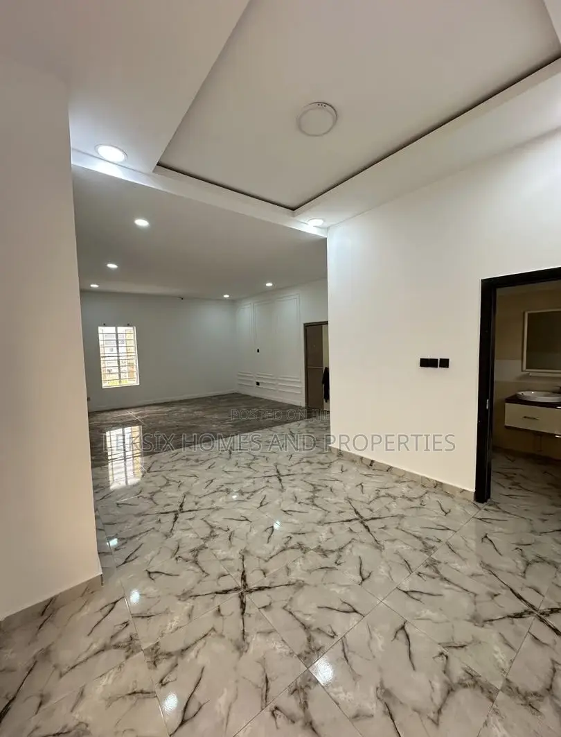 4bdrm Duplex in A Well Secured, Lekki Phase 2 for sale in Lekki Phase 2