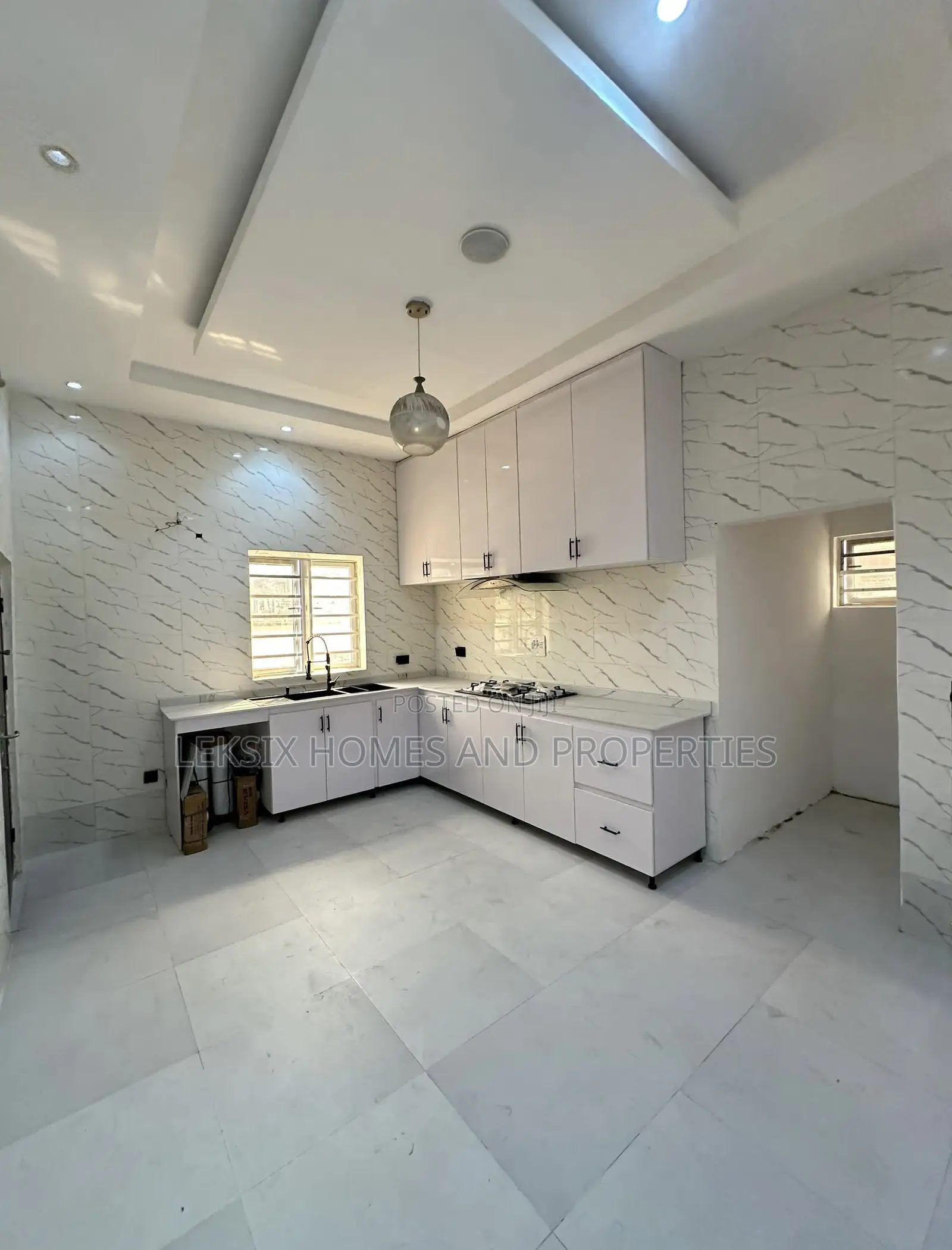 4bdrm Duplex in A Well Secured, Lekki Phase 2 for sale in Lekki Phase 2