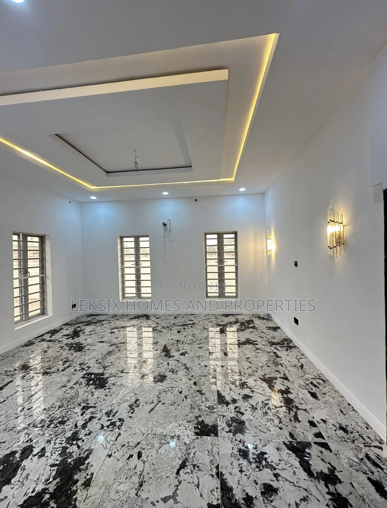 4bdrm Duplex in A Well Secured, Lekki Phase 2 for sale in Lekki Phase 2
