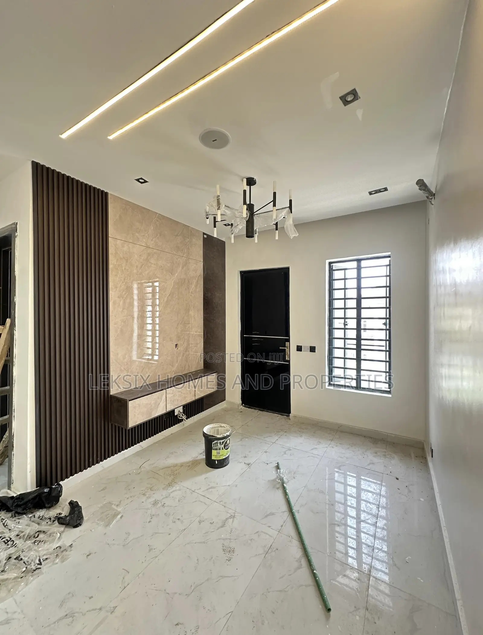 5bdrm Duplex in A Well Secured, Lekki Phase 2 for sale in Lekki Phase 2