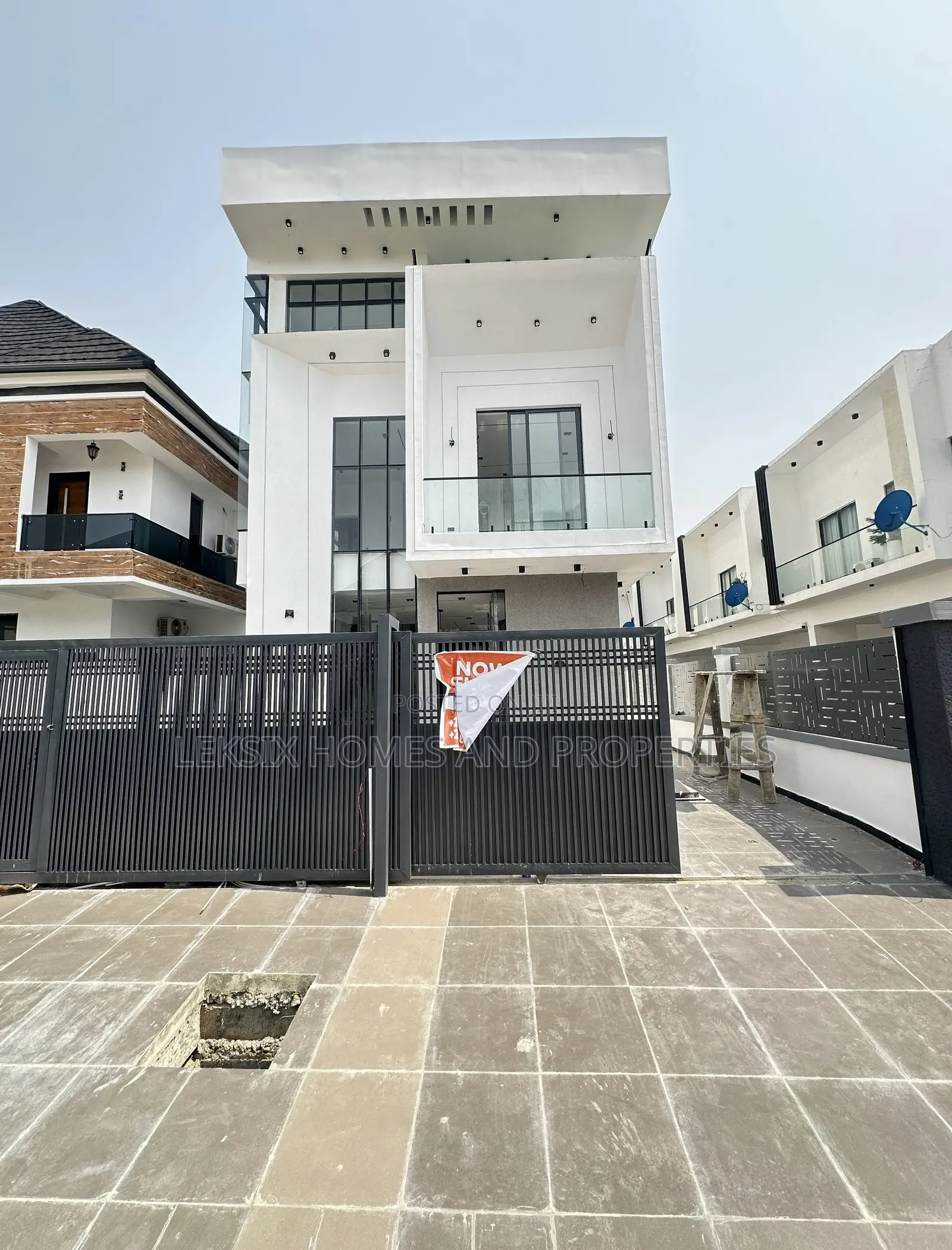 5bdrm Duplex in A Well Secured, Lekki Phase 2 for sale in Lekki Phase 2