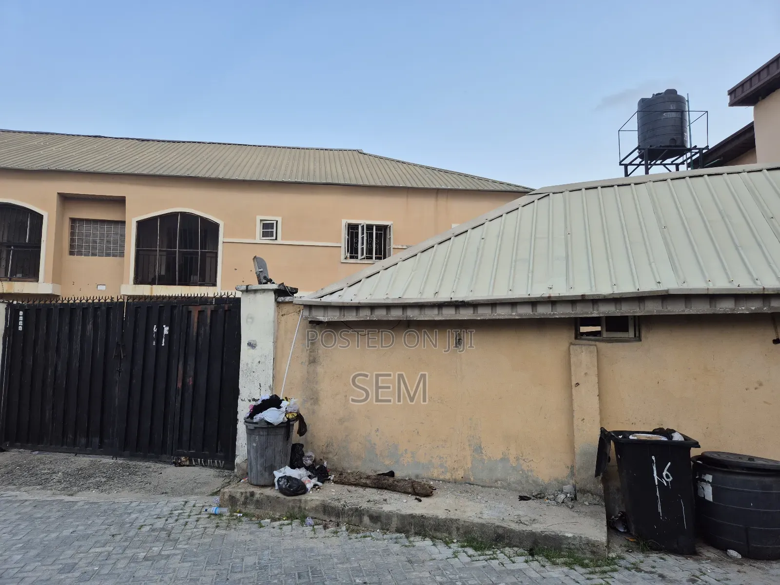 Furnished 3bdrm Block of Flats in Igbo-efon for sale in Igbo-efon