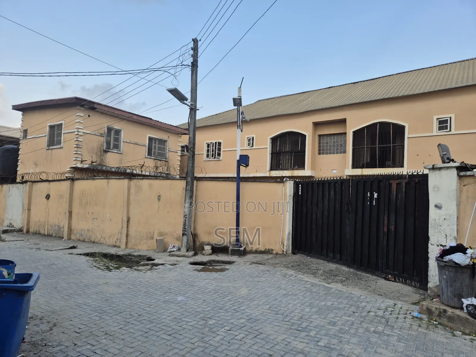 Furnished 3bdrm Block of Flats in Igbo-efon for sale in Igbo-efon