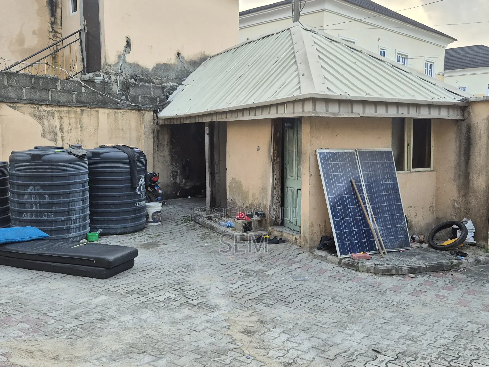 Furnished 3bdrm Block of Flats in Igbo-efon for sale in Igbo-efon