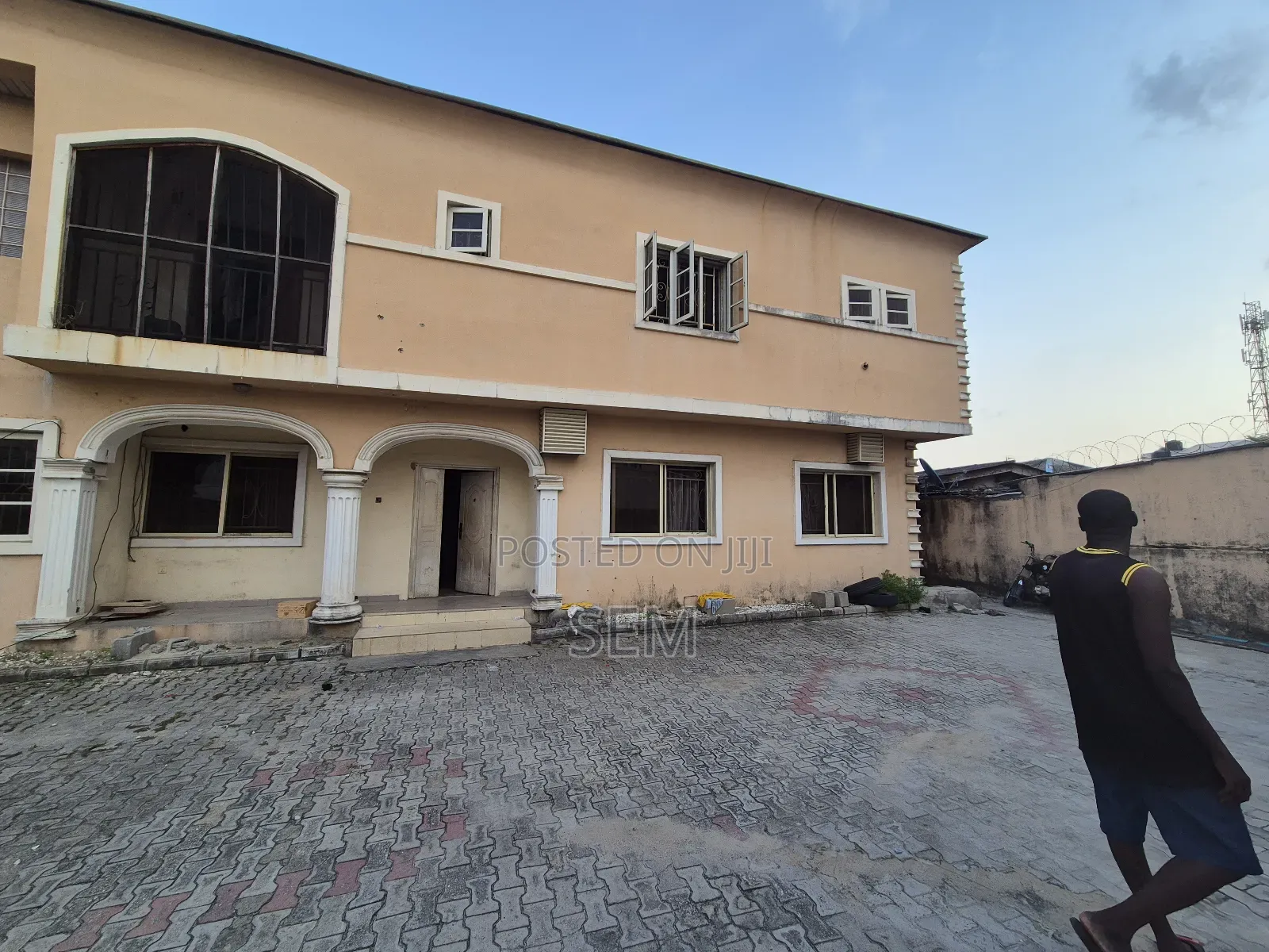 Furnished 3bdrm Block of Flats in Igbo-efon for sale in Igbo-efon