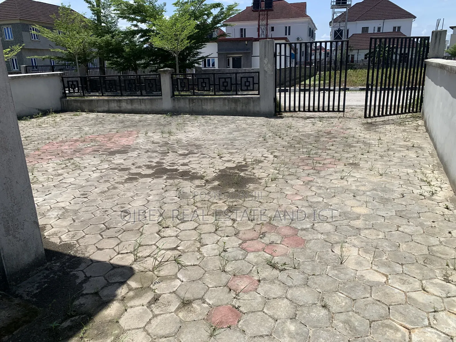 4bdrm Duplex in Abijo, Amity Estate, Ajah for sale in Ajah
