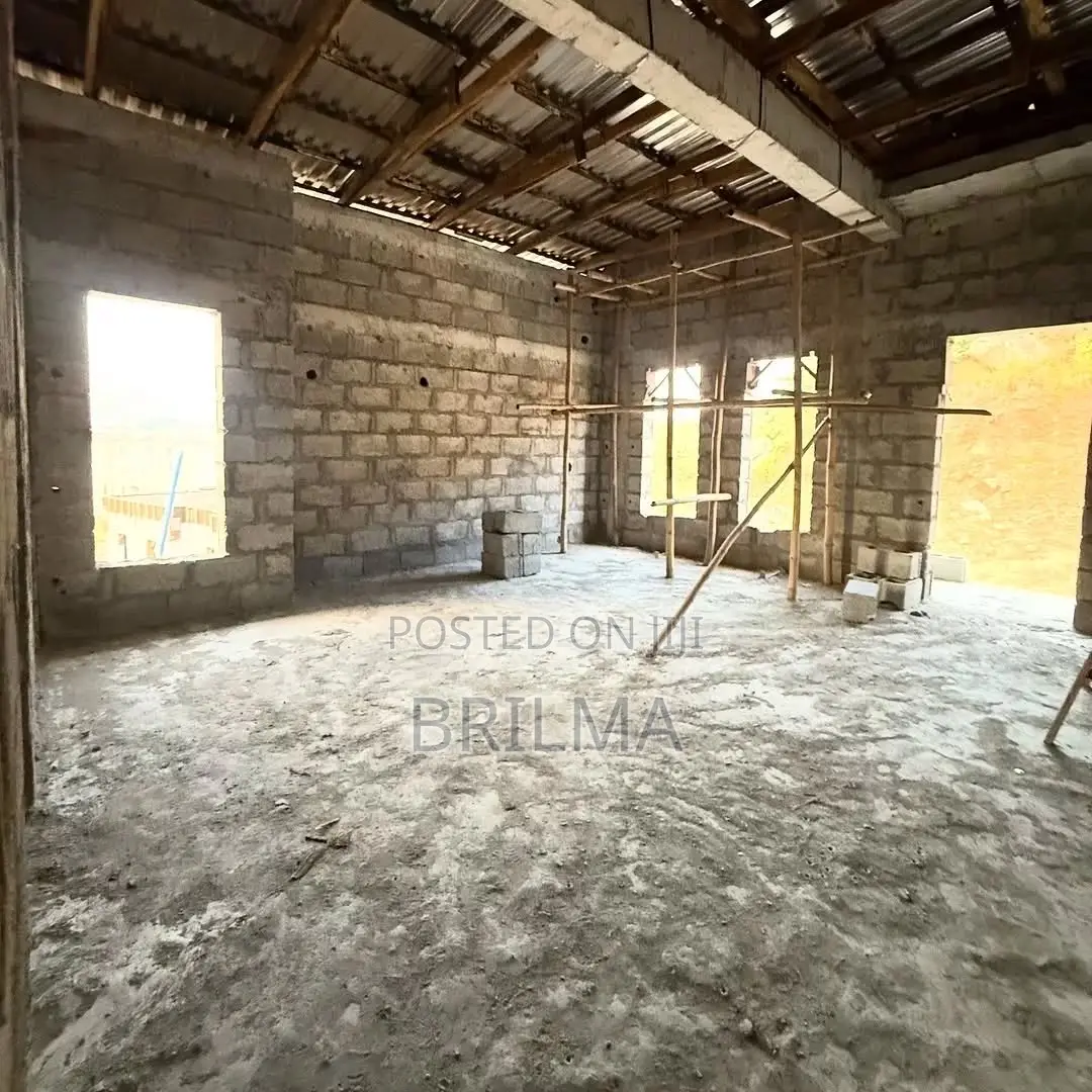 5bdrm Duplex in Apo District for sale in Apo District