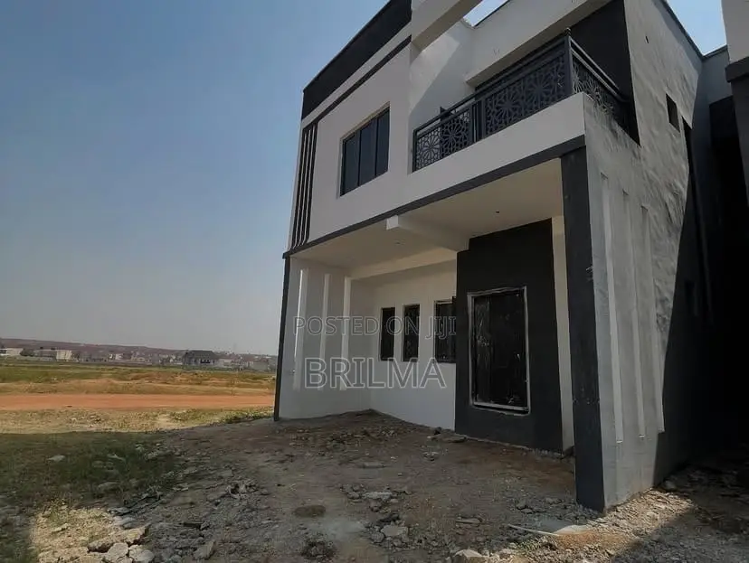 4bdrm Duplex in Lugbe District for sale in Lugbe District