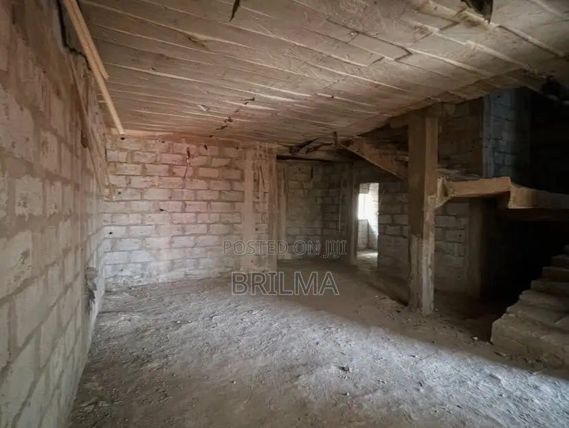 4bdrm Duplex in Lugbe District for sale in Lugbe District