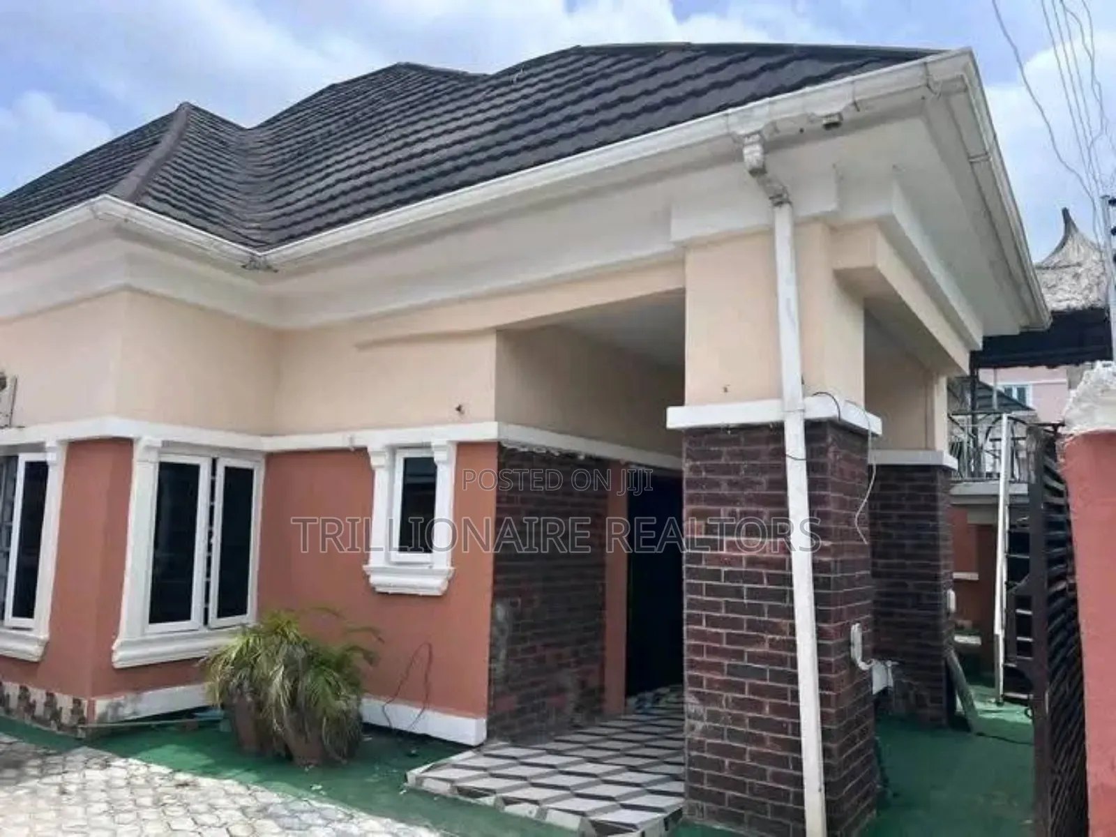 3bdrm Bungalow in Divine Home Estate for sale in Thomas Estate